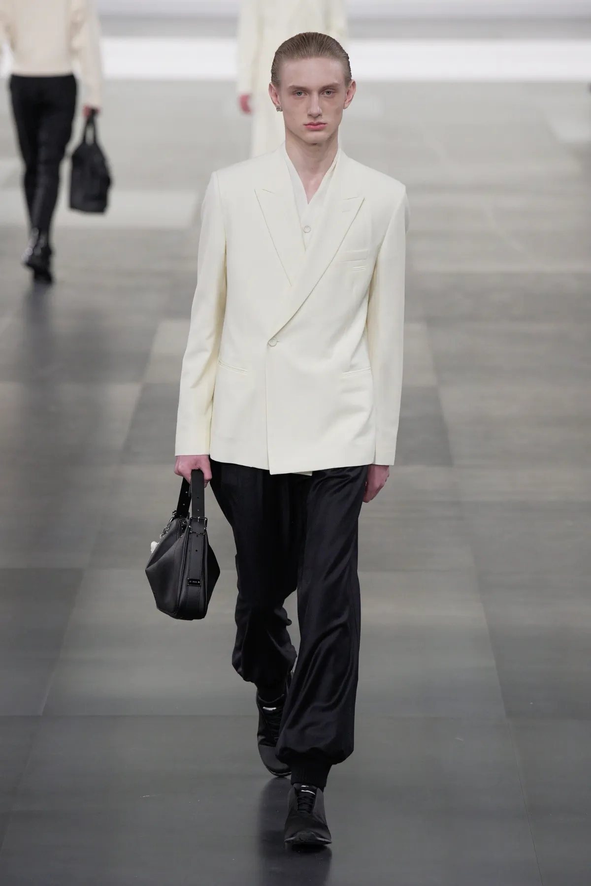 DIOR Men embrasse un luxe tranquille avec une précision intemporelle pour l'automne 2025