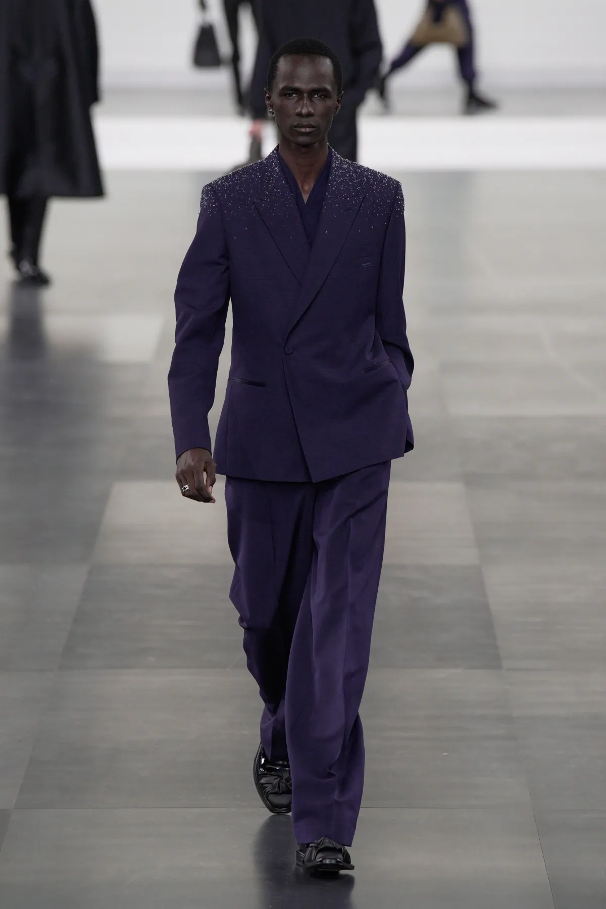 DIOR Men embrasse un luxe tranquille avec une précision intemporelle pour l'automne 2025