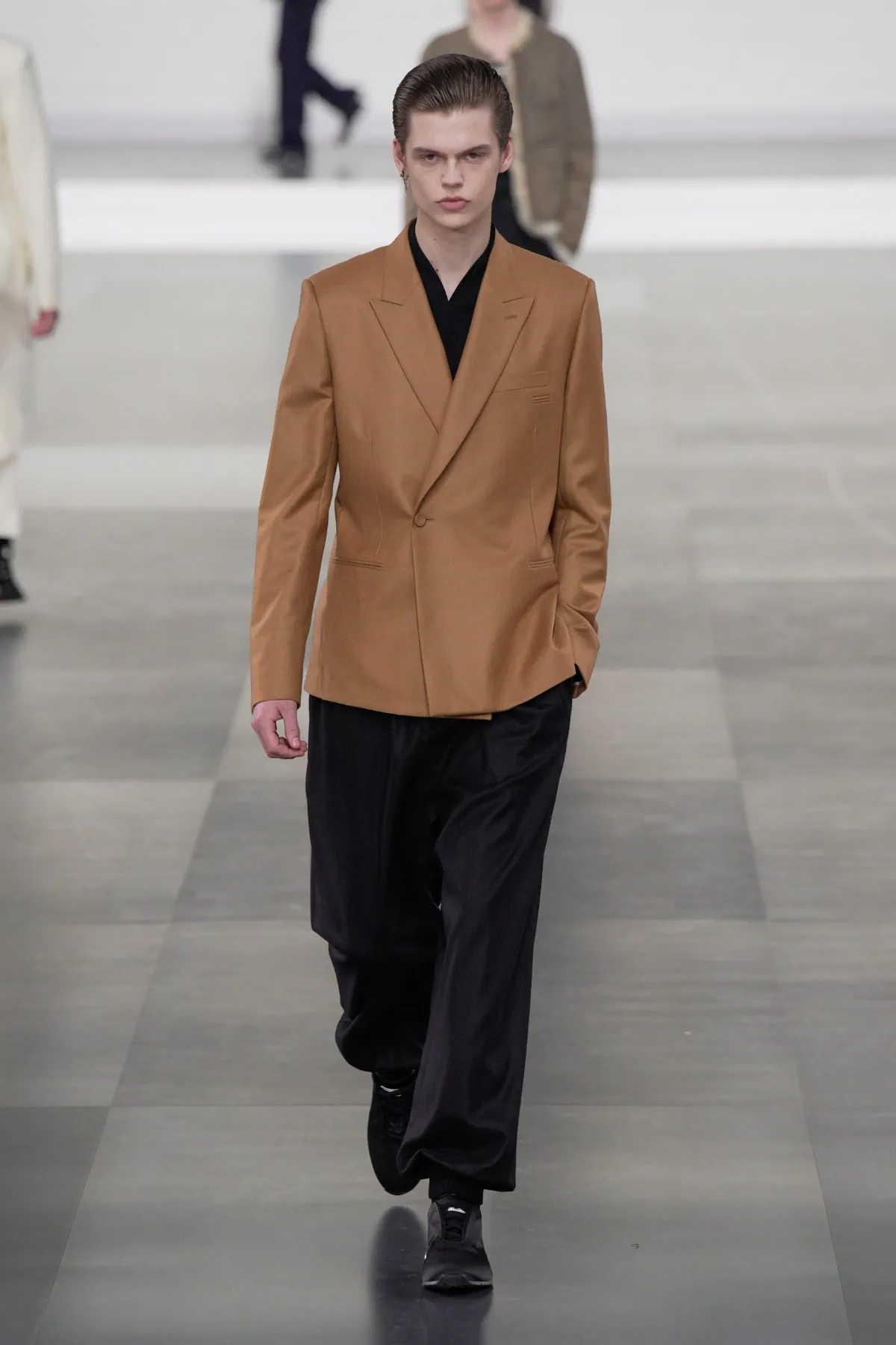 DIOR Men embrasse un luxe tranquille avec une précision intemporelle pour l'automne 2025
