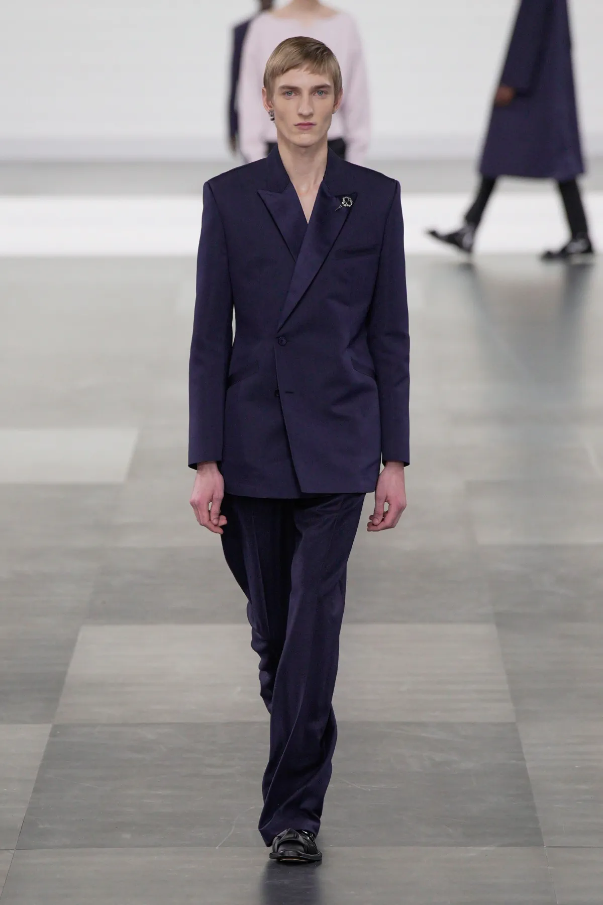 DIOR Men embrasse un luxe tranquille avec une précision intemporelle pour l'automne 2025