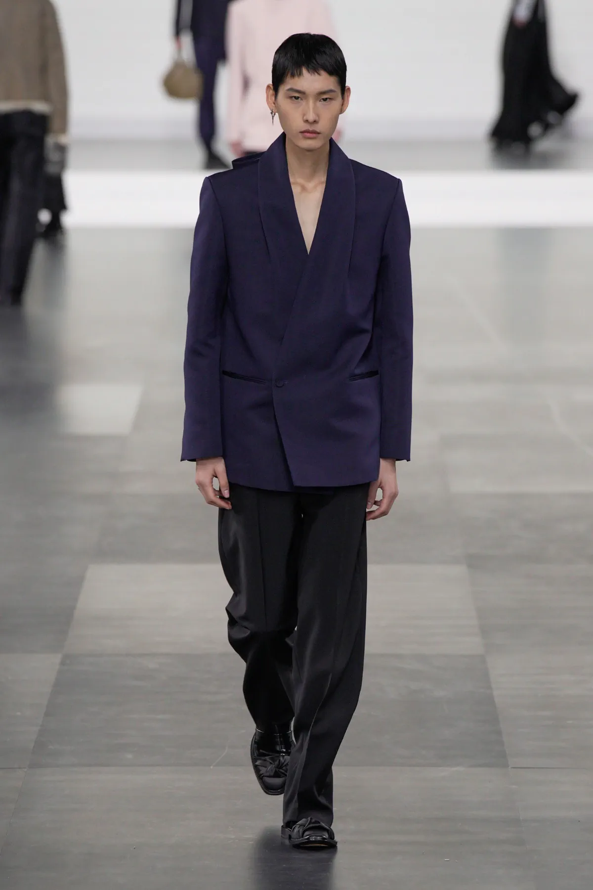 DIOR Men embrasse un luxe tranquille avec une précision intemporelle pour l'automne 2025