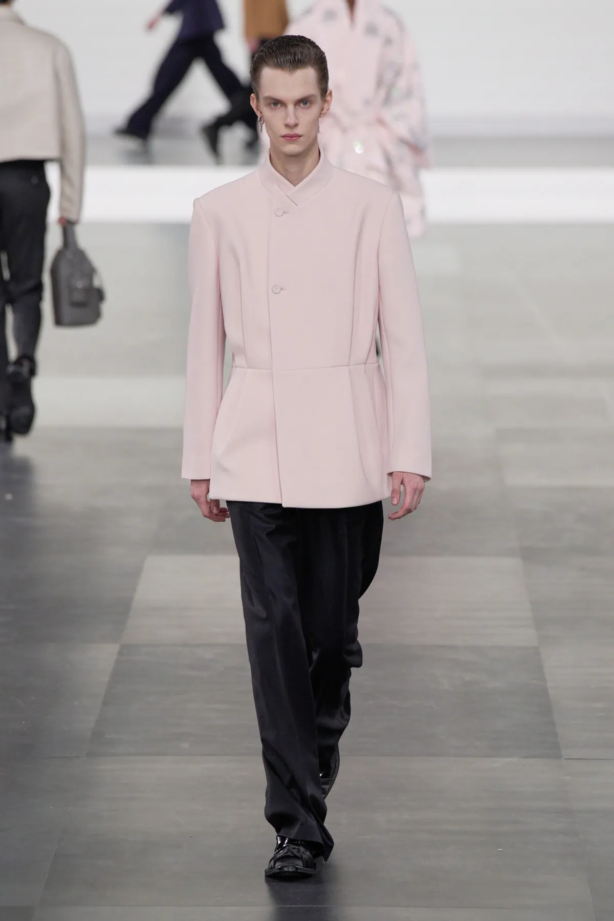DIOR Men embrasse un luxe tranquille avec une précision intemporelle pour l'automne 2025