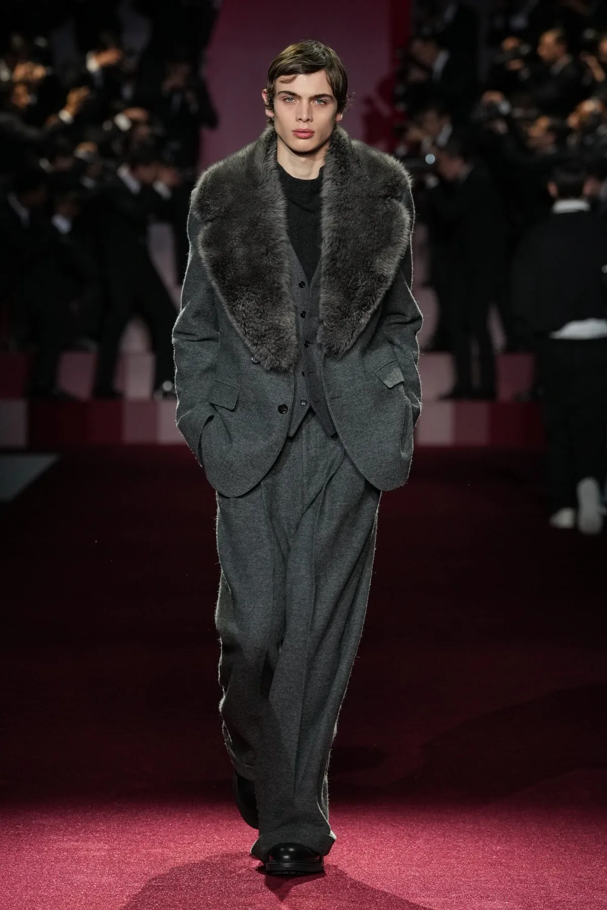 La collection Dolce&Gabbana Automne 2025 explore la célébrité et les paparazzis