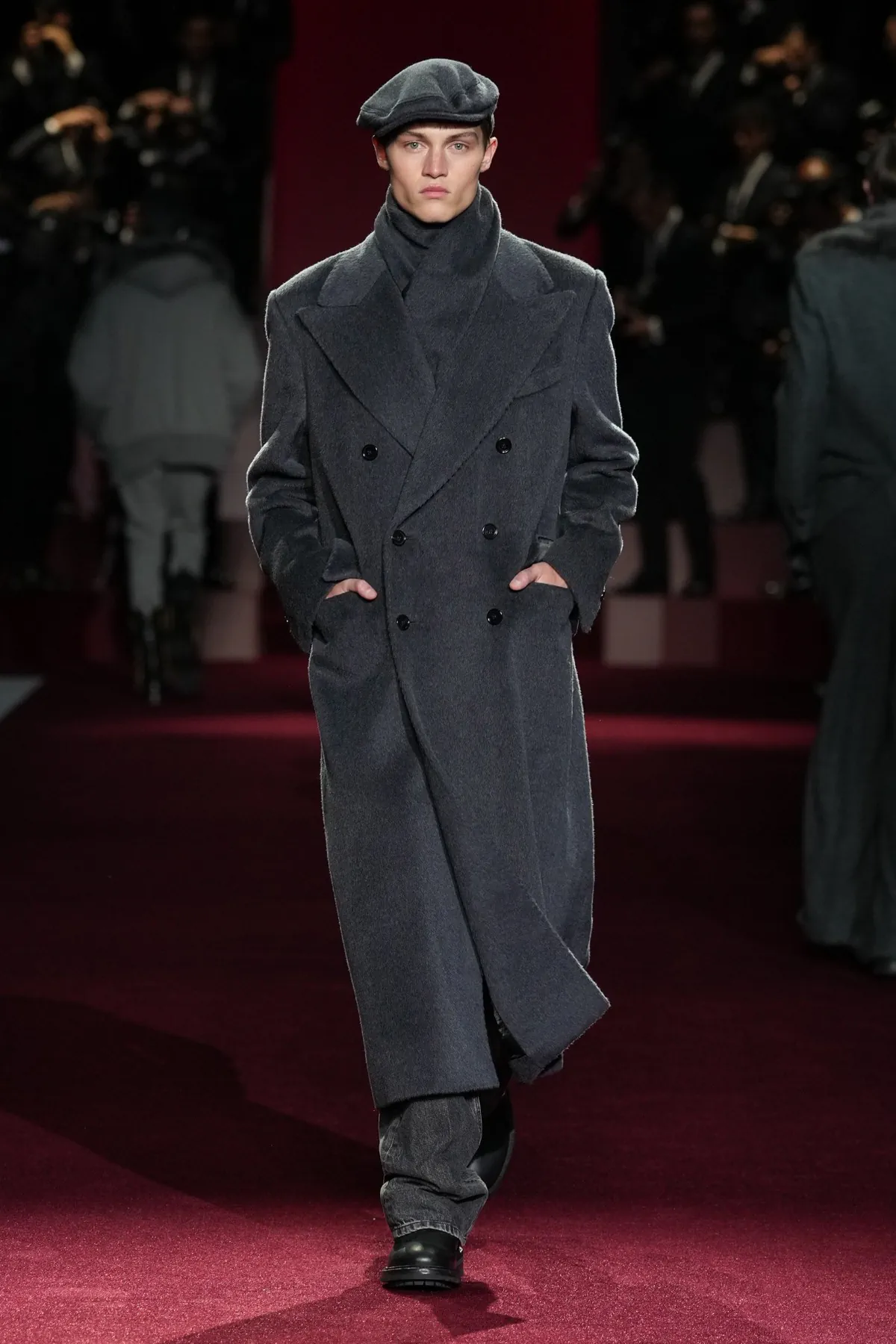 La collection Dolce&Gabbana Automne 2025 explore la célébrité et les paparazzis