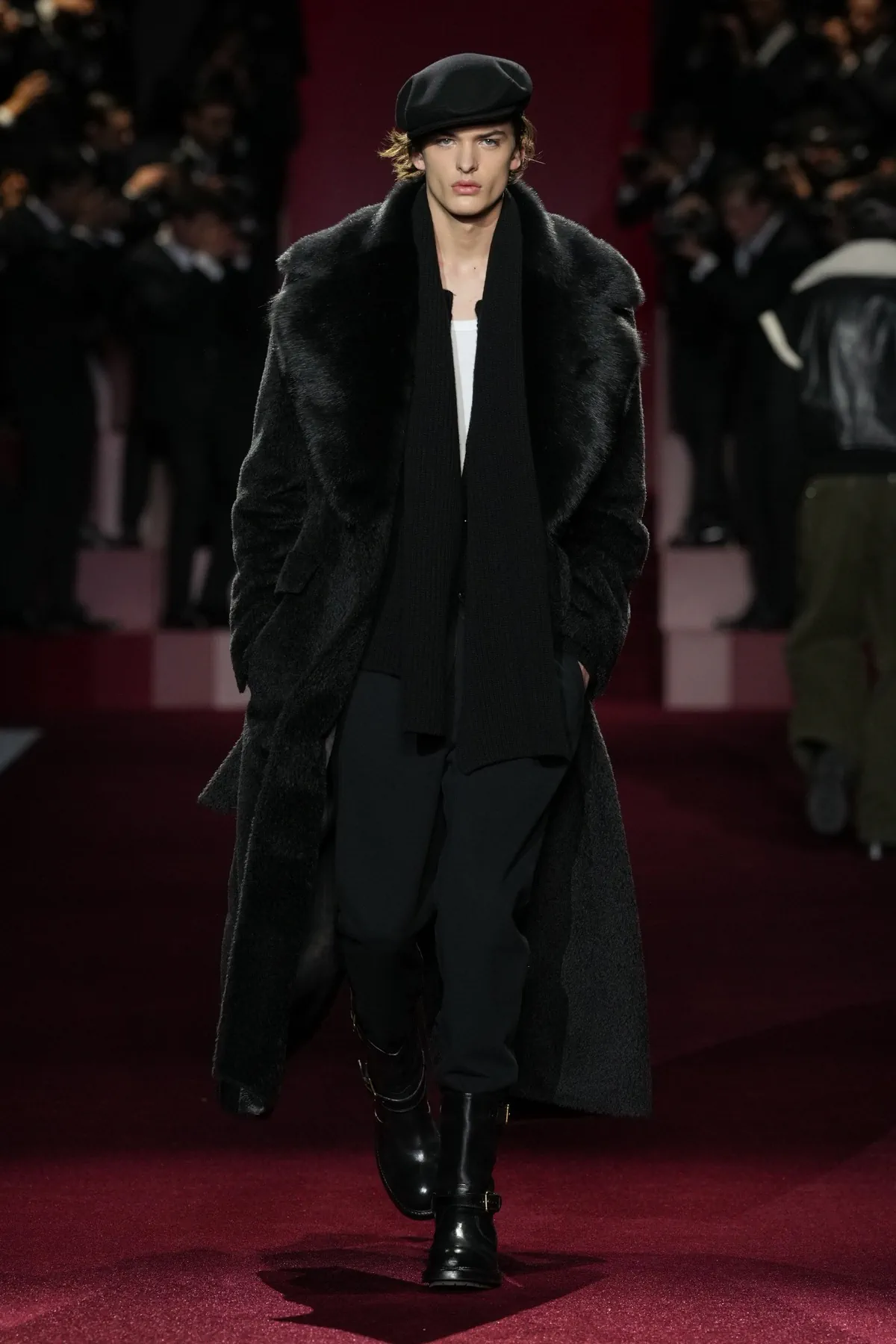 La collection Dolce&Gabbana Automne 2025 explore la célébrité et les paparazzis