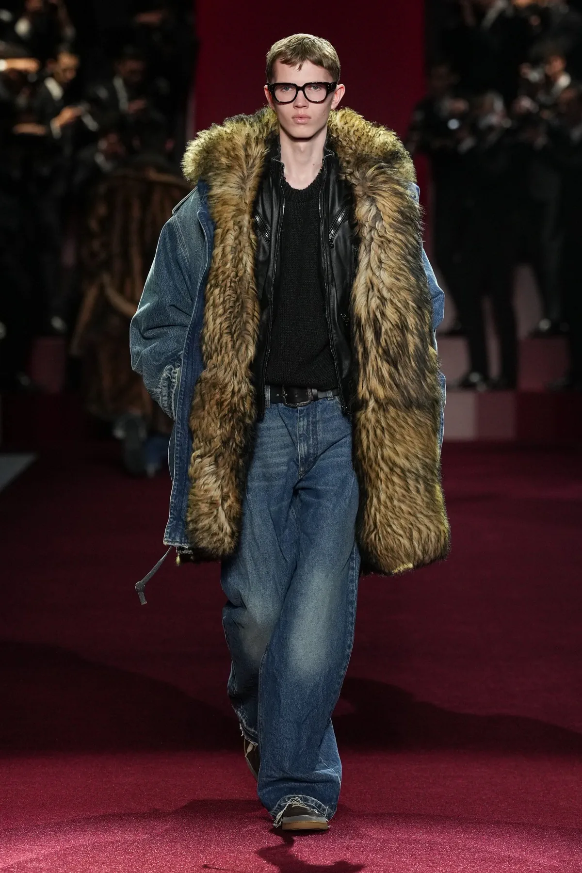 La collection Dolce&Gabbana Automne 2025 explore la célébrité et les paparazzis