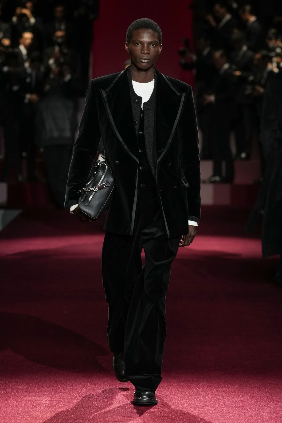 La collection Dolce&Gabbana Automne 2025 explore la célébrité et les paparazzis