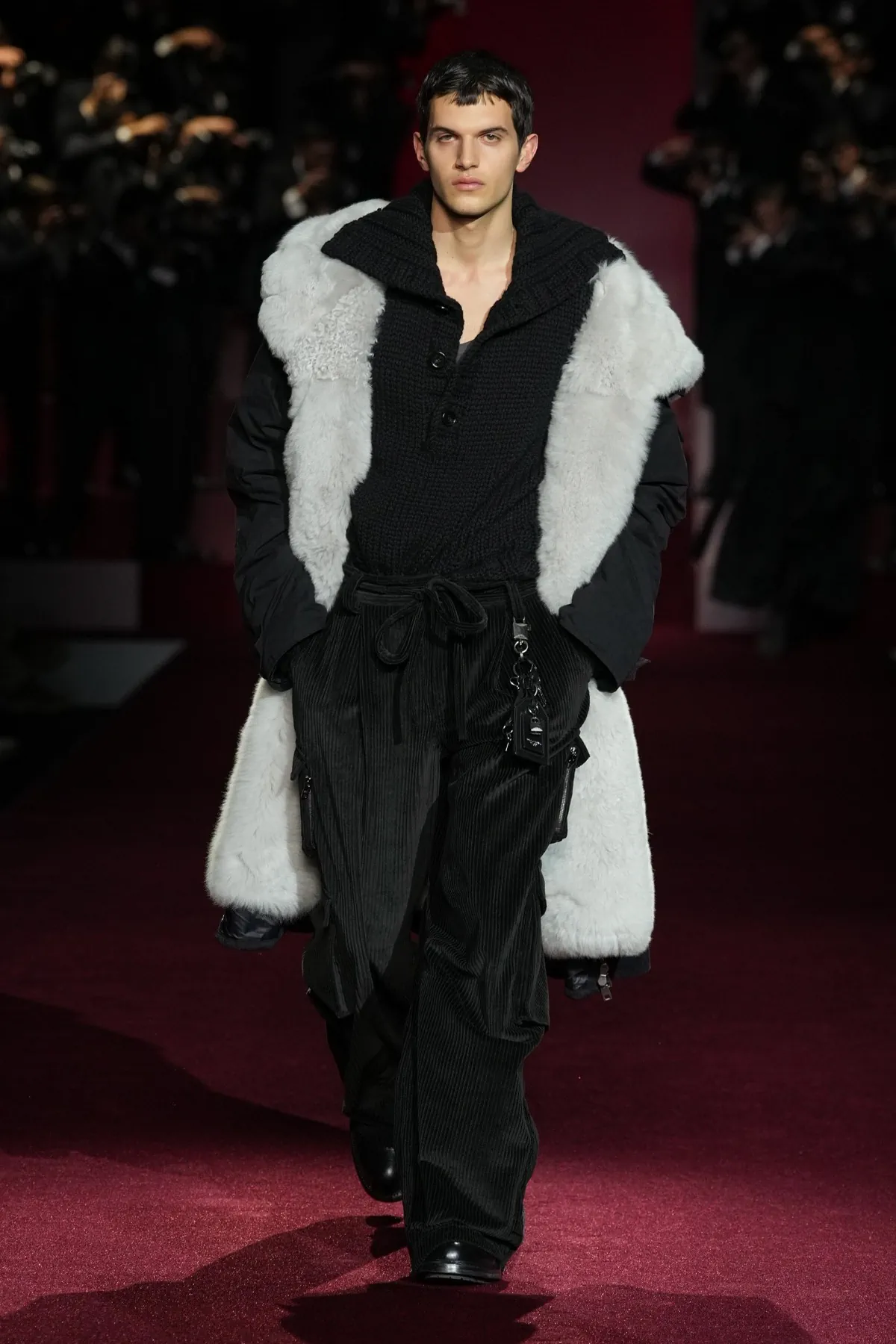 La collection Dolce&Gabbana Automne 2025 explore la célébrité et les paparazzis