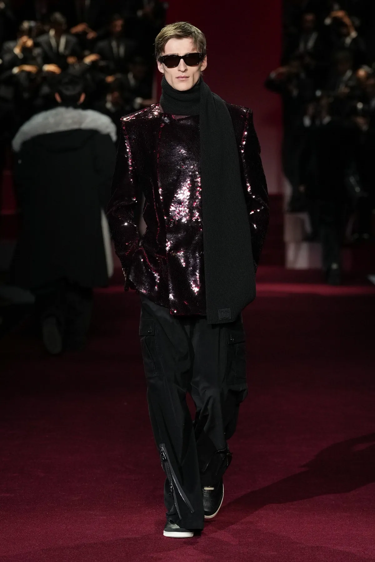 La collection Dolce&Gabbana Automne 2025 explore la célébrité et les paparazzis