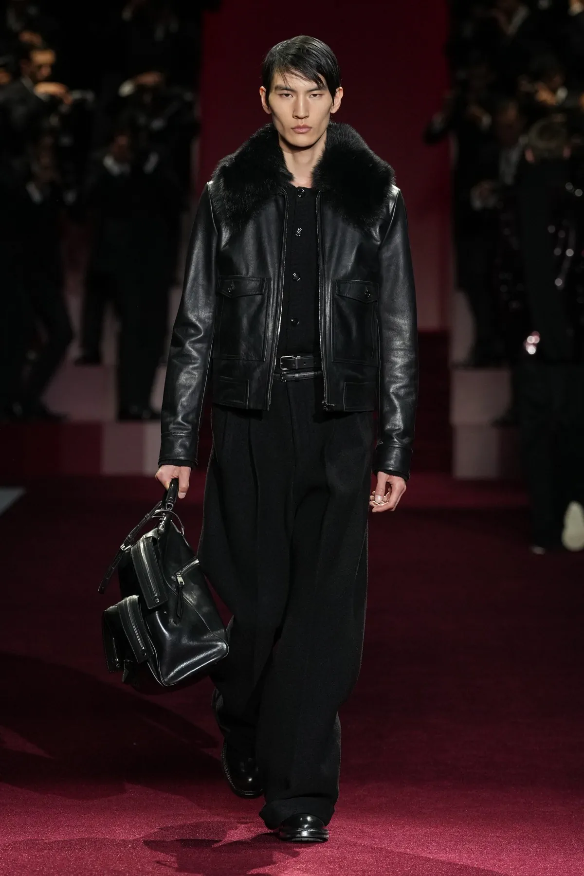 La collection Dolce&Gabbana Automne 2025 explore la célébrité et les paparazzis