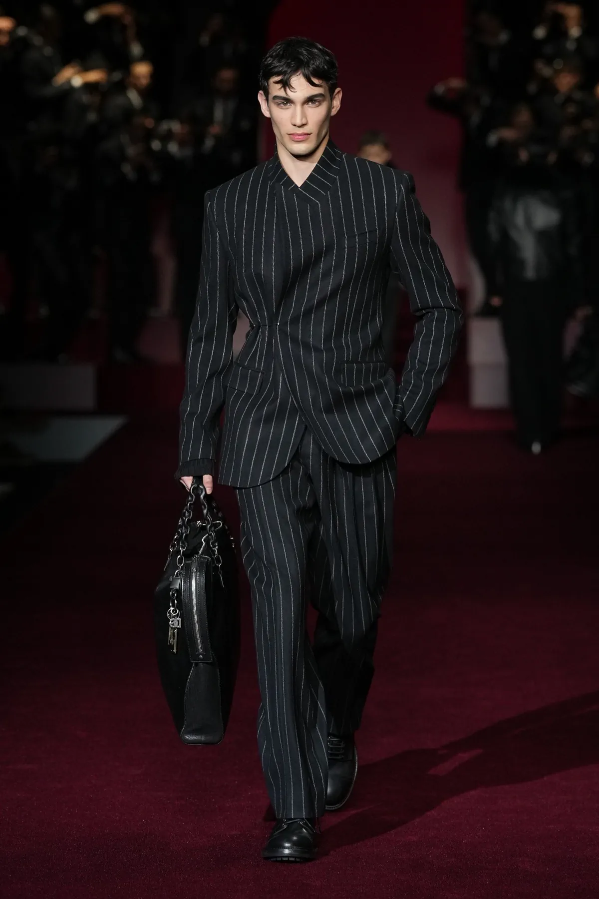 La collection Dolce&Gabbana Automne 2025 explore la célébrité et les paparazzis