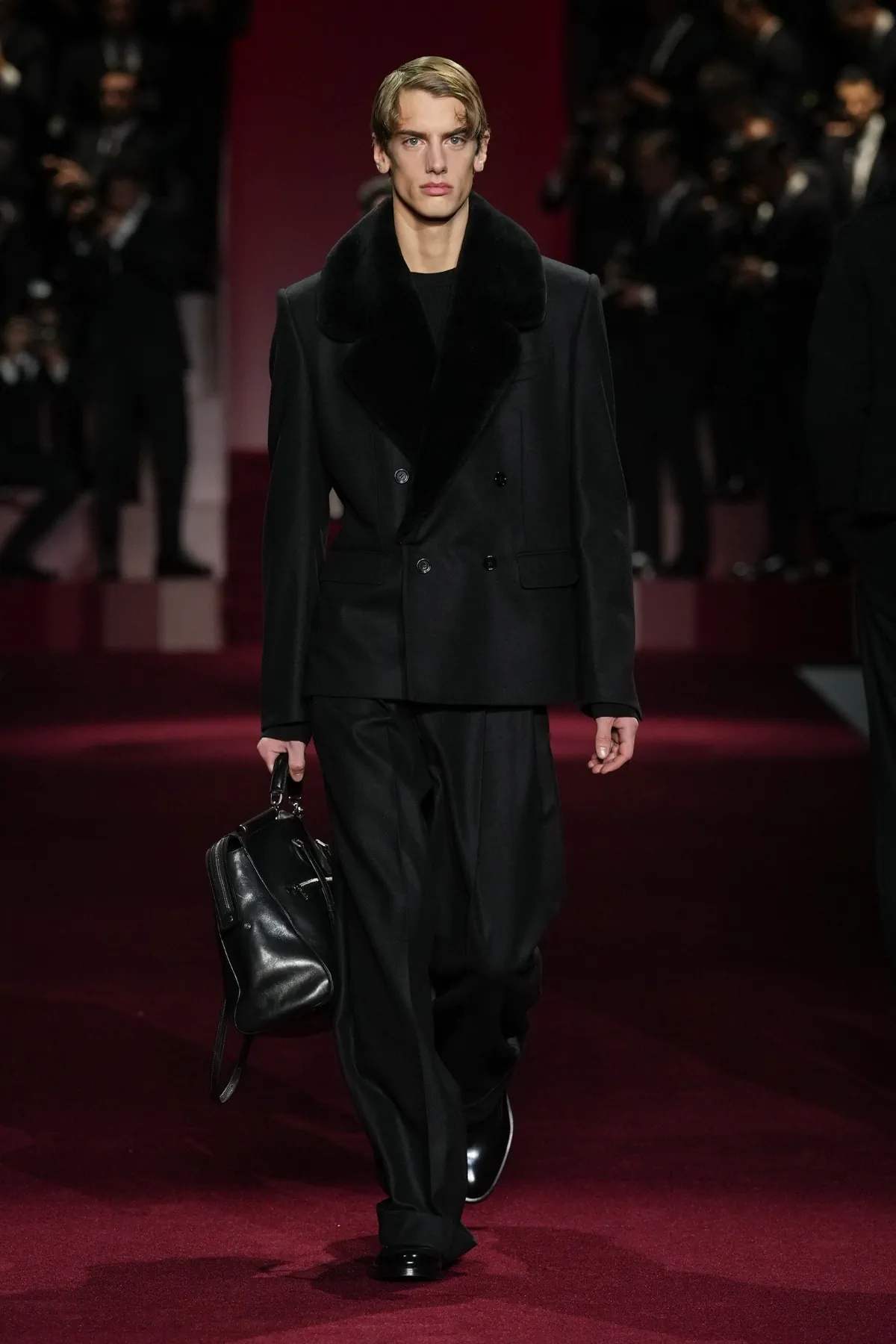 La collection Dolce&Gabbana Automne 2025 explore la célébrité et les paparazzis