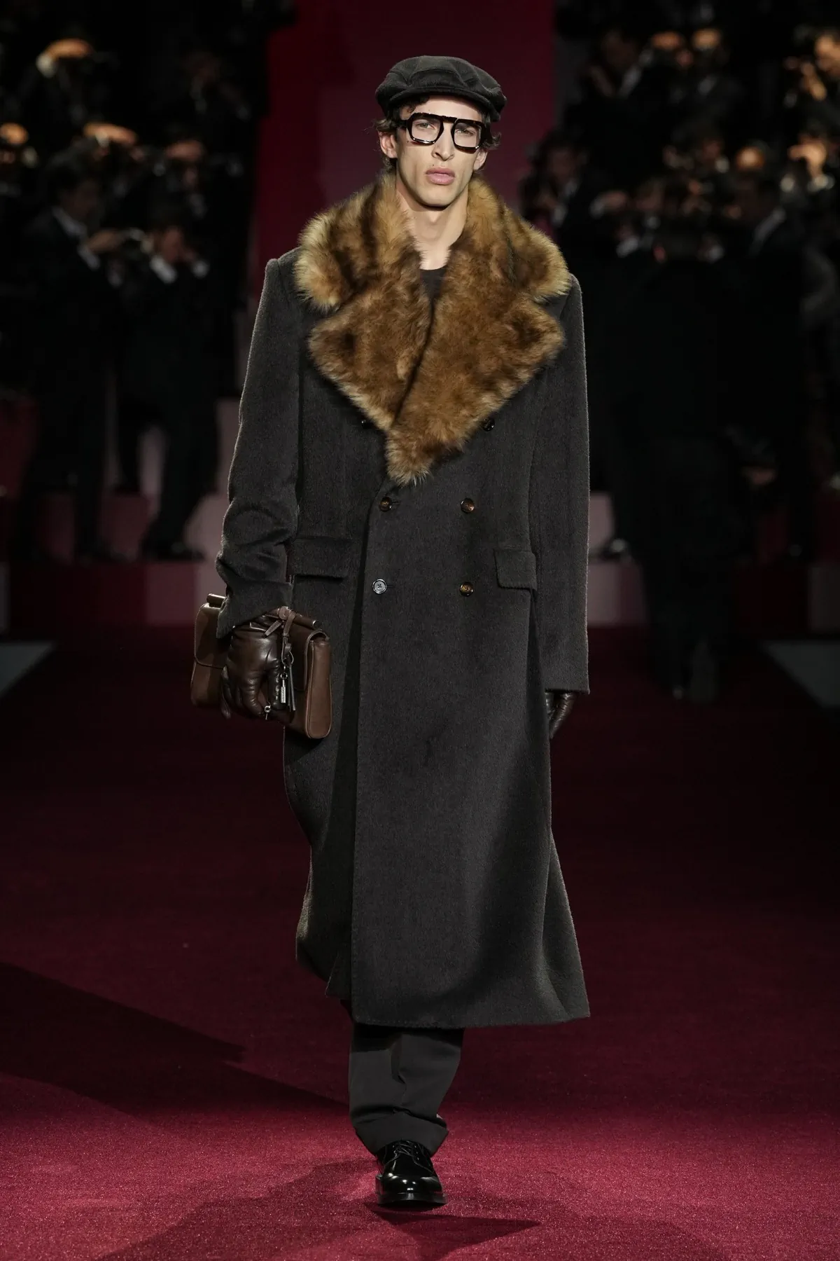 La collection Dolce&Gabbana Automne 2025 explore la célébrité et les paparazzis