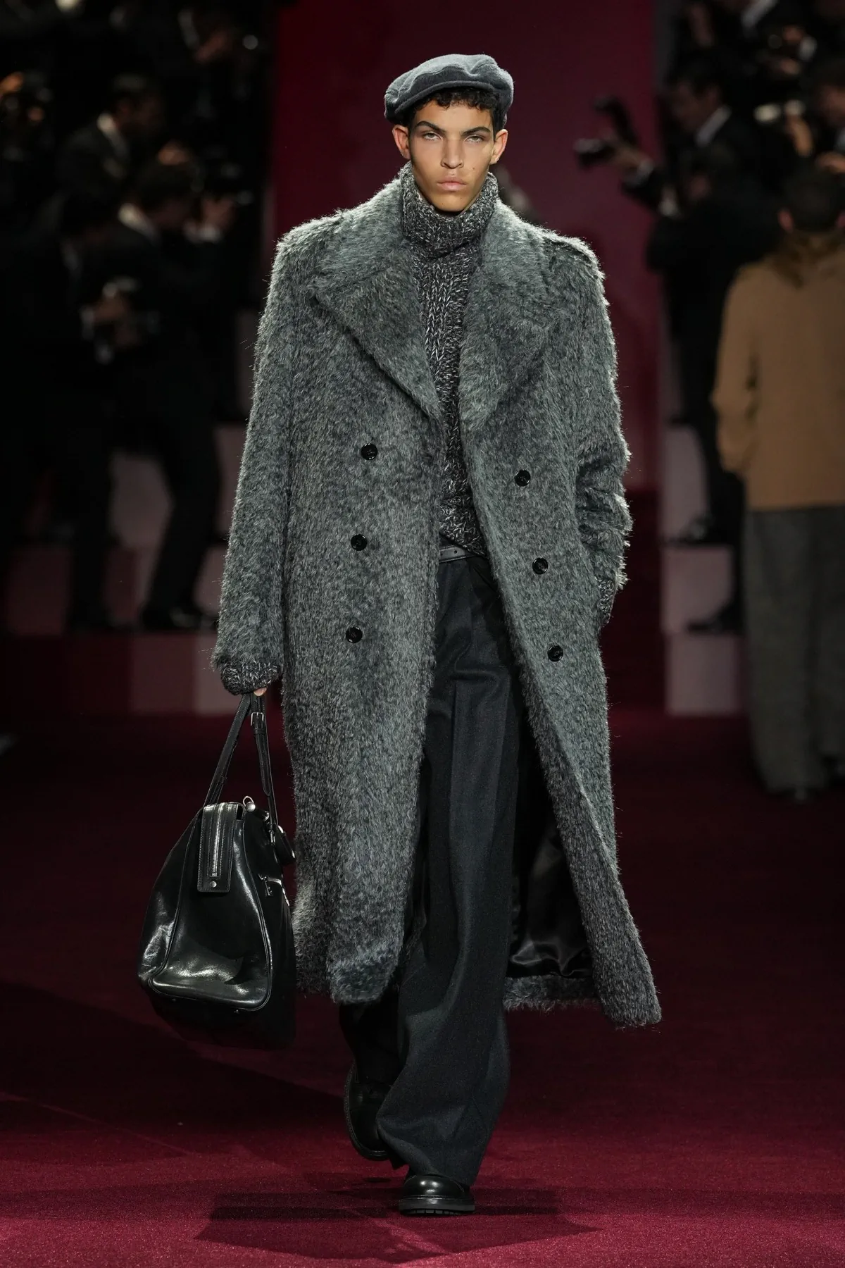 La collection Dolce&Gabbana Automne 2025 explore la célébrité et les paparazzis