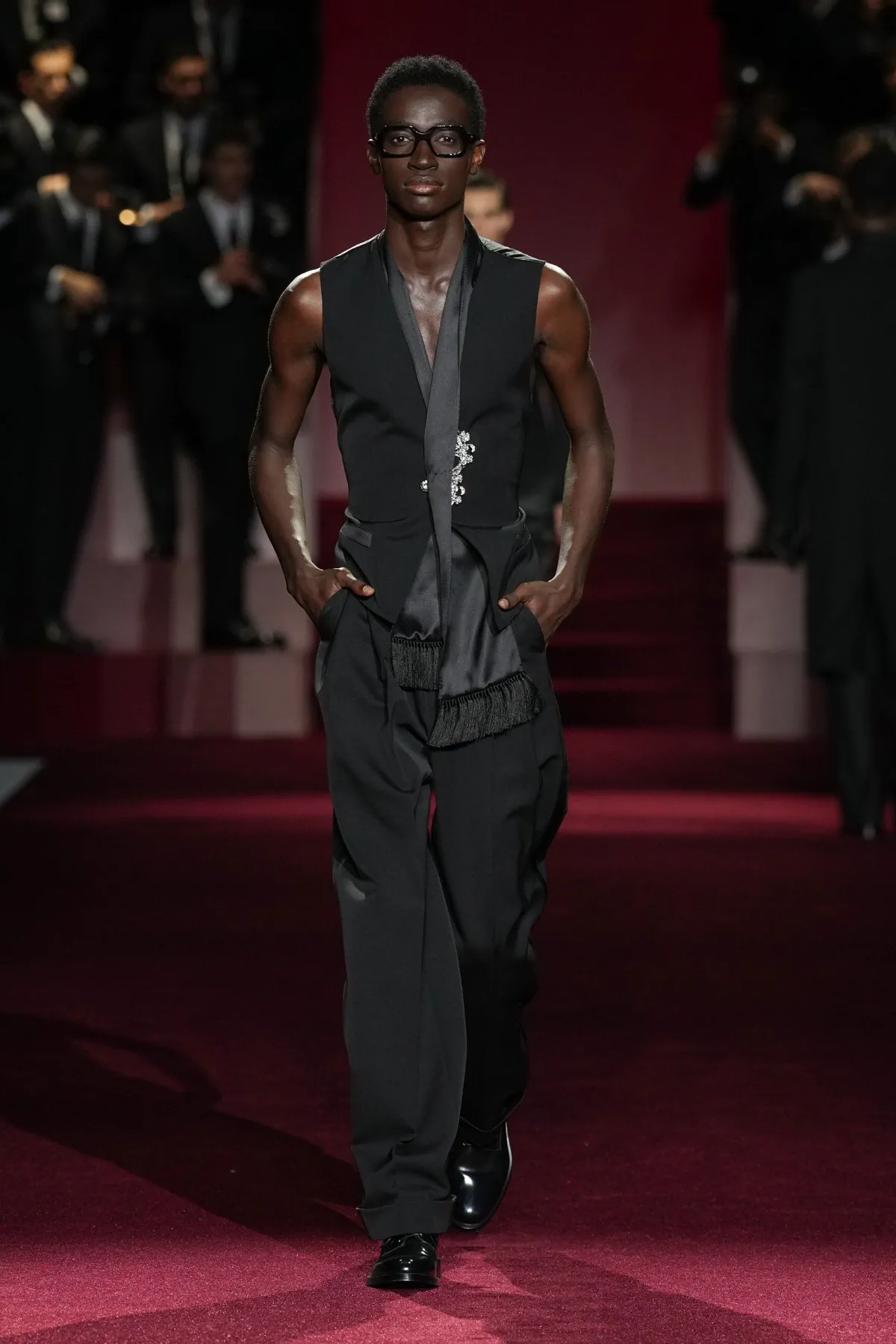 La collection Dolce&Gabbana Automne 2025 explore la célébrité et les paparazzis