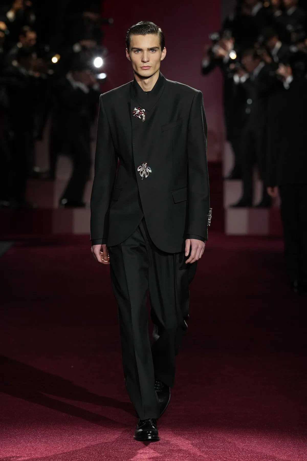 La collection Dolce&Gabbana Automne 2025 explore la célébrité et les paparazzis