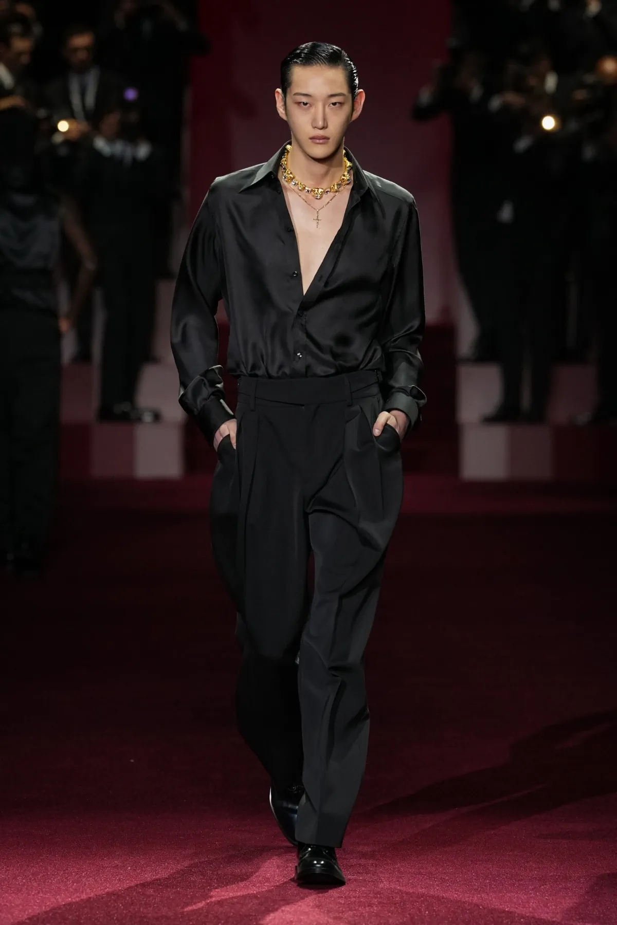 La collection Dolce&Gabbana Automne 2025 explore la célébrité et les paparazzis