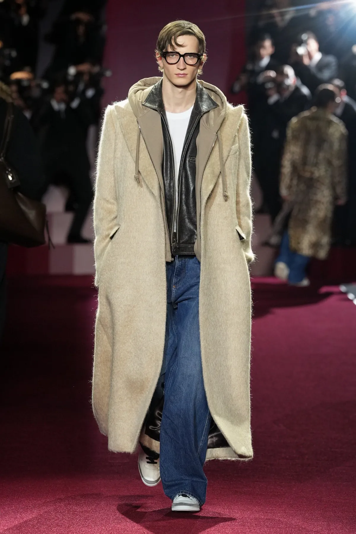 La collection Dolce&Gabbana Automne 2025 explore la célébrité et les paparazzis