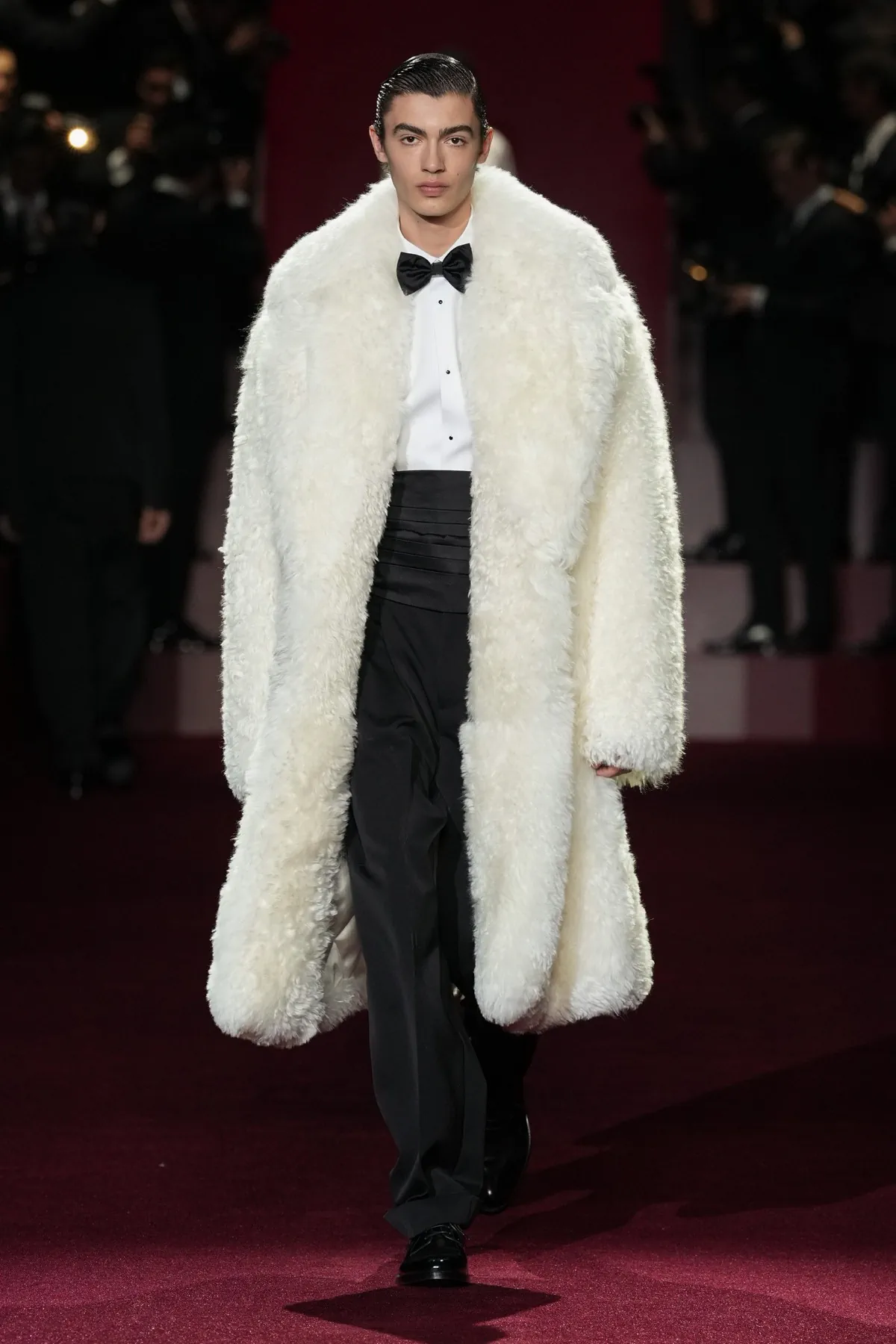 La collection Dolce&Gabbana Automne 2025 explore la célébrité et les paparazzis