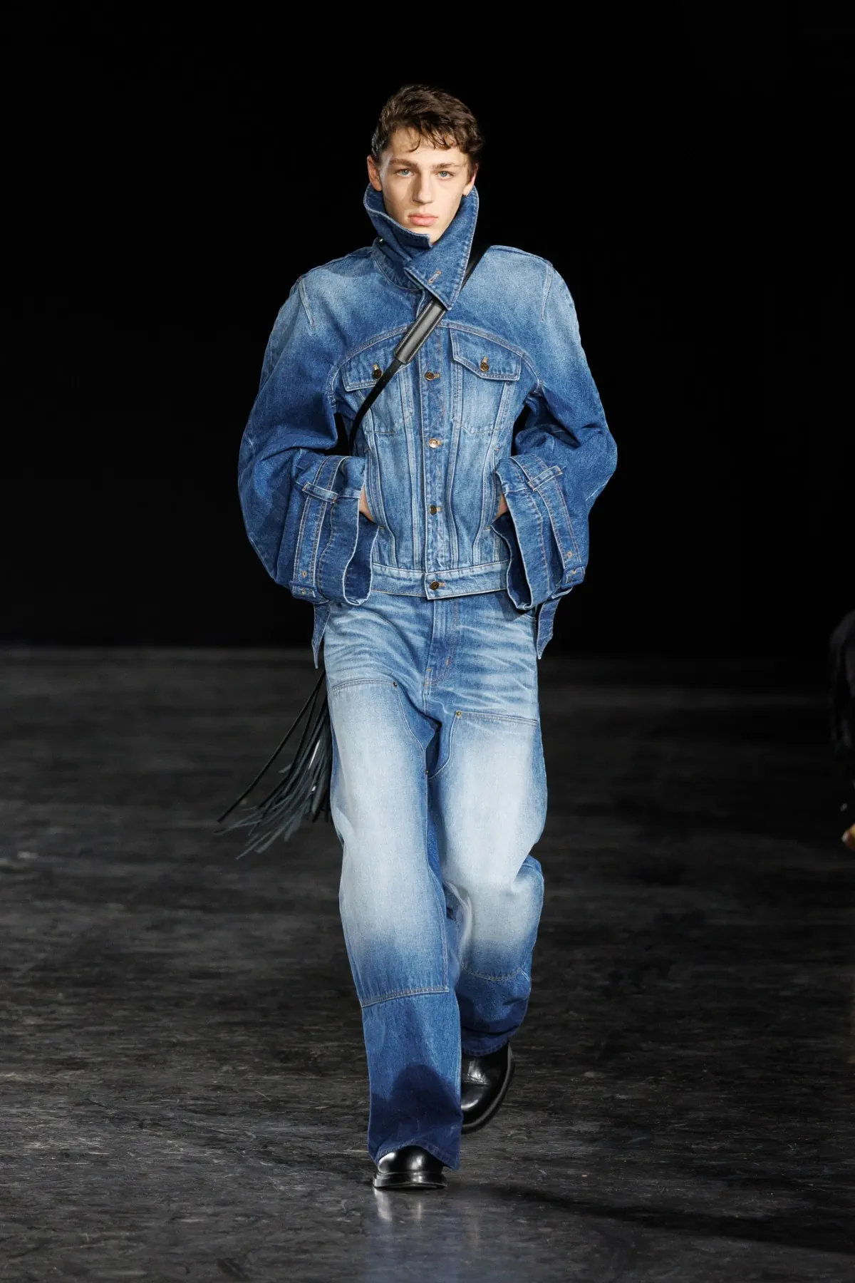 Pour l'automne 2025, EGONLAB se fait le champion d'une rébellion élégante et d'une sophistication sur mesure