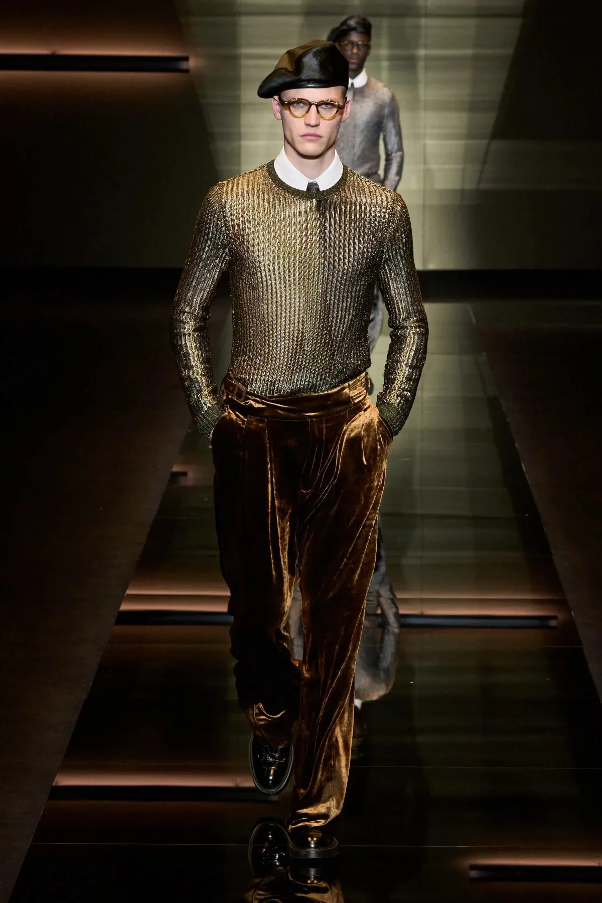 Emporio Armani automne 2025 : une séduisante fusion d'élégance bohème et de sophistication urbaine