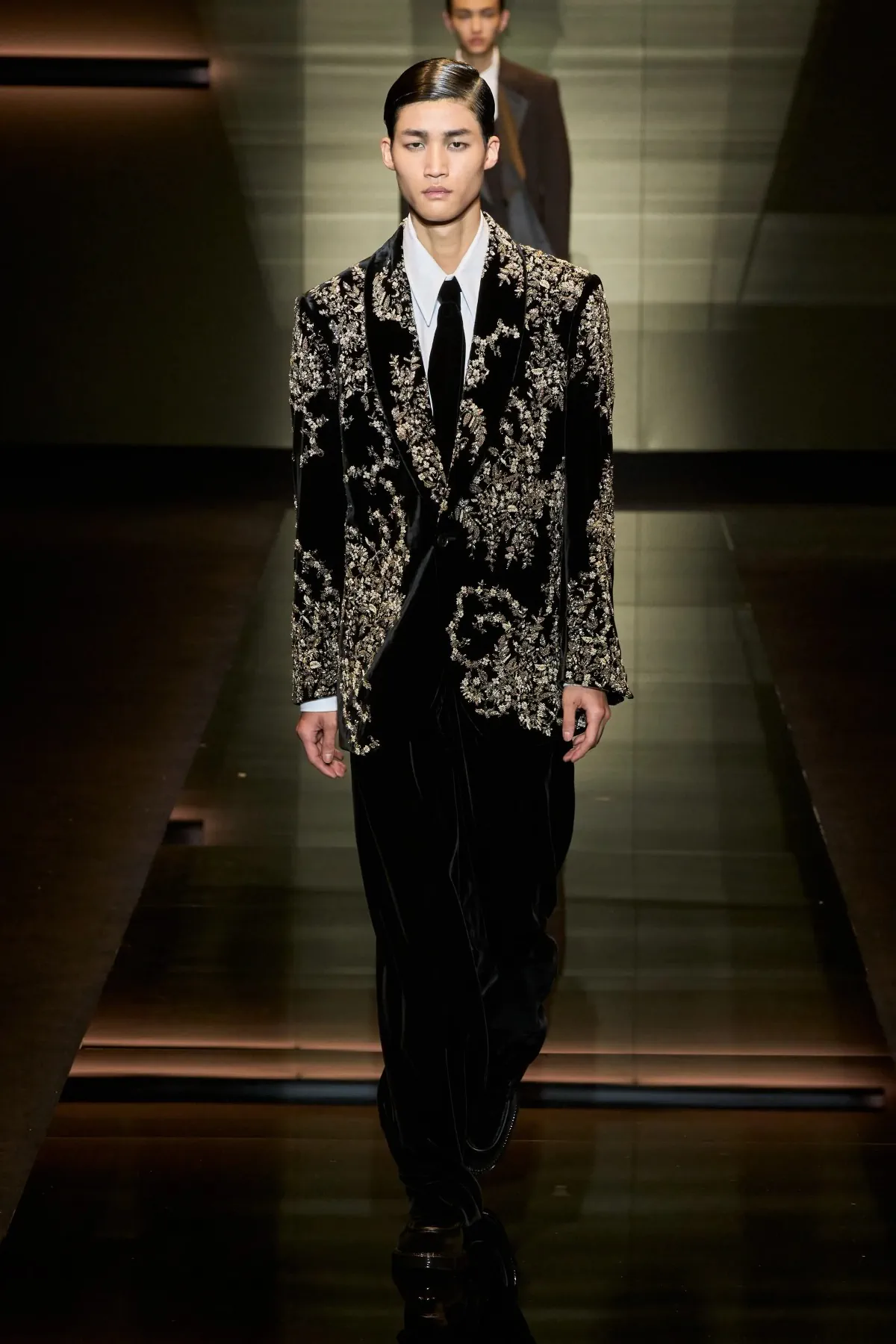 Emporio Armani automne 2025 : une séduisante fusion d'élégance bohème et de sophistication urbaine