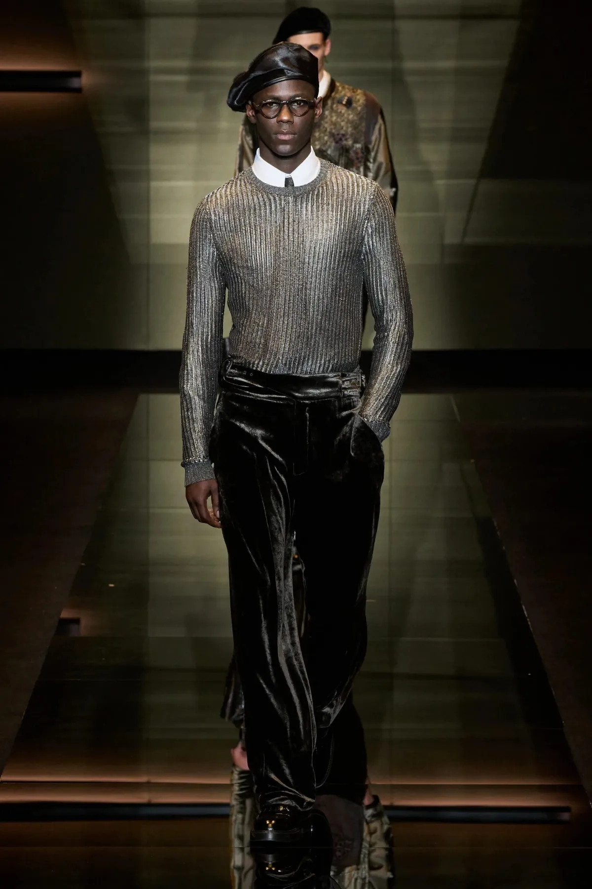 Emporio Armani automne 2025 : une séduisante fusion d'élégance bohème et de sophistication urbaine