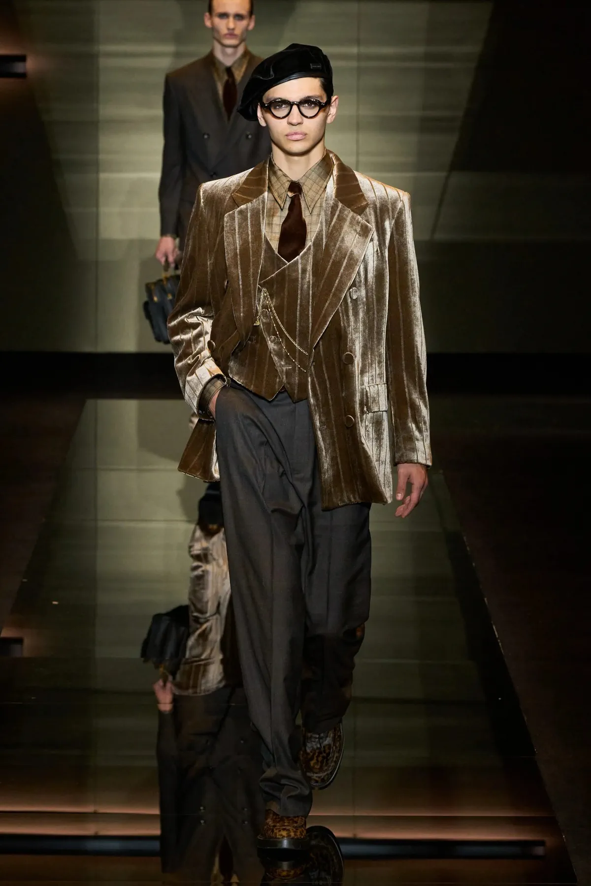Emporio Armani automne 2025 : une séduisante fusion d'élégance bohème et de sophistication urbaine