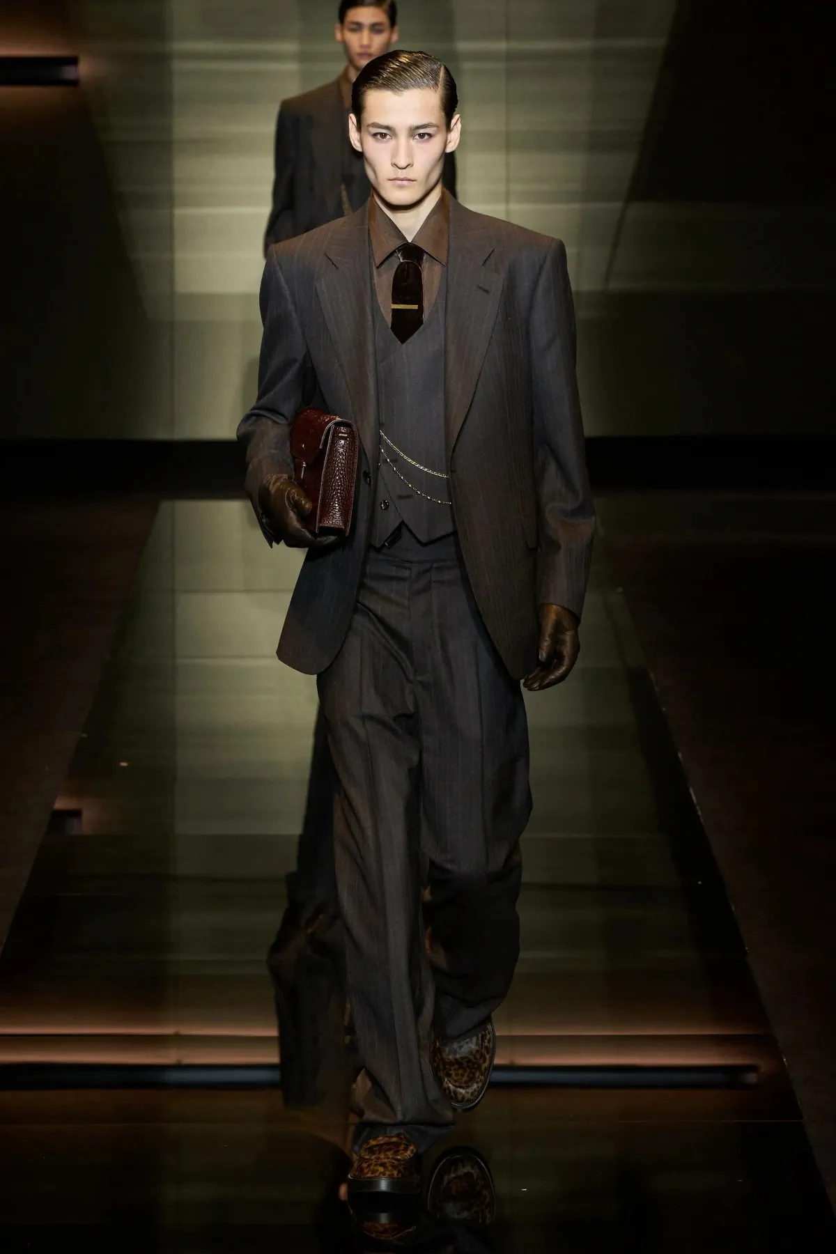 Emporio Armani automne 2025 : une séduisante fusion d'élégance bohème et de sophistication urbaine