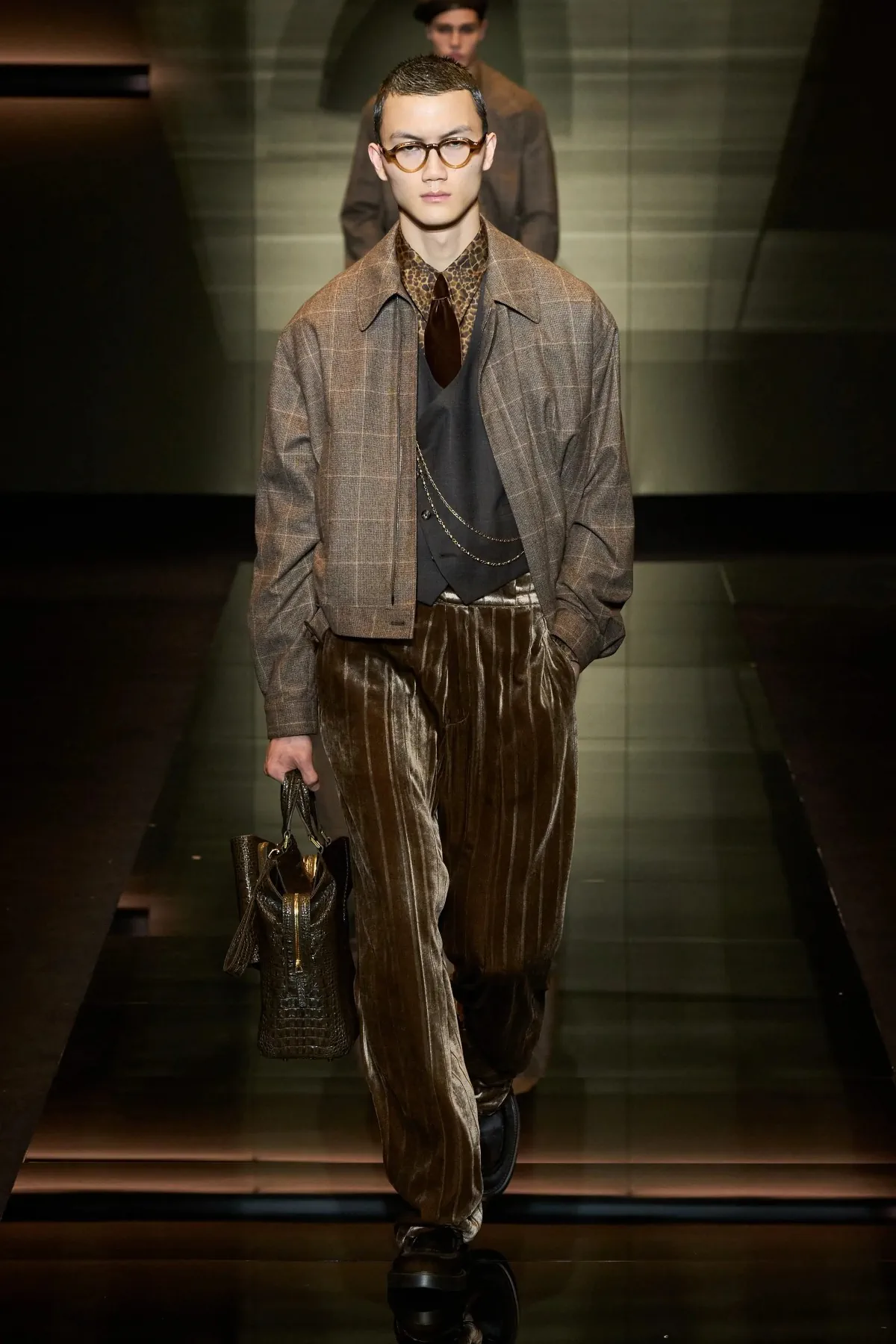 Emporio Armani automne 2025 : une séduisante fusion d'élégance bohème et de sophistication urbaine