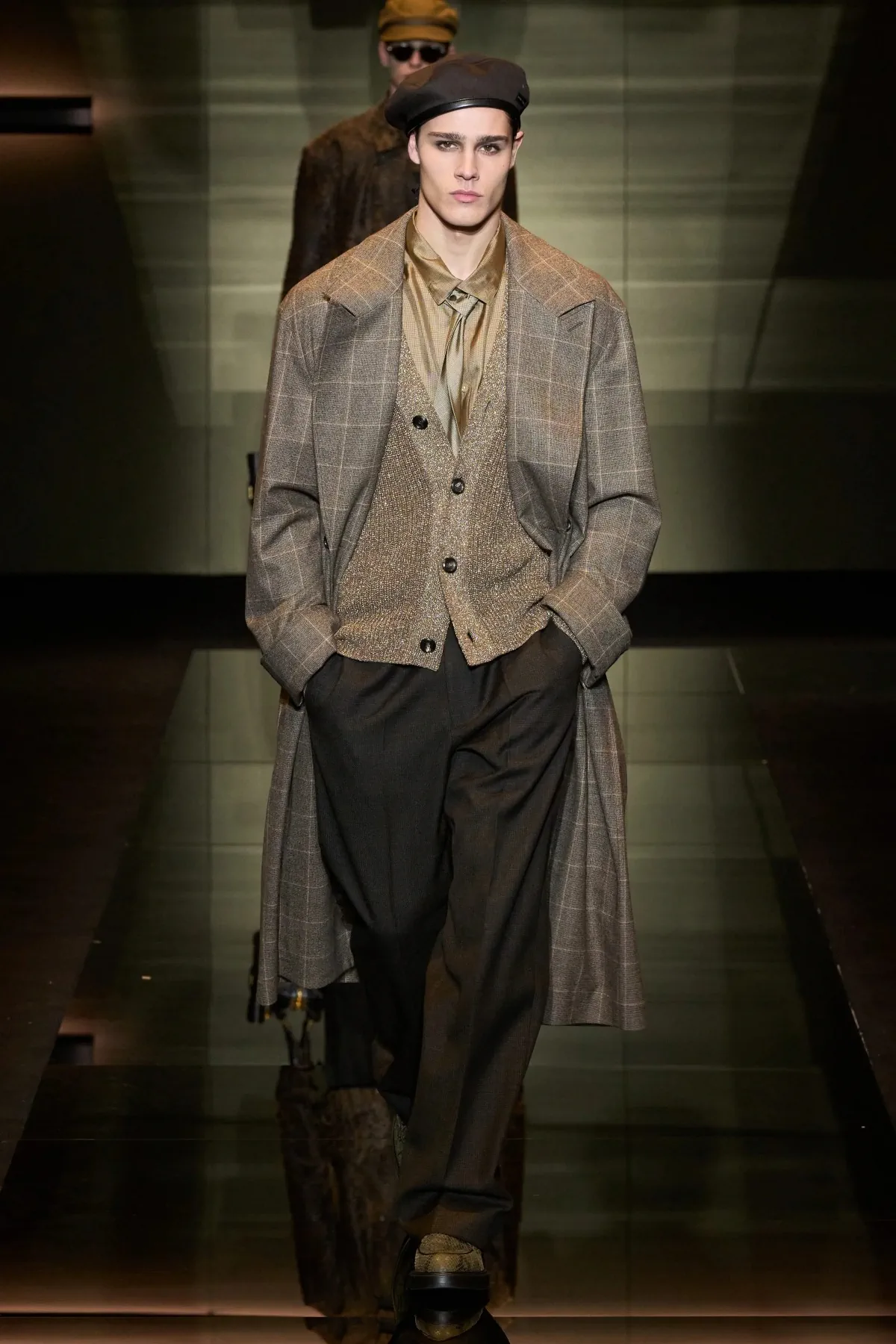 Emporio Armani automne 2025 : une séduisante fusion d'élégance bohème et de sophistication urbaine