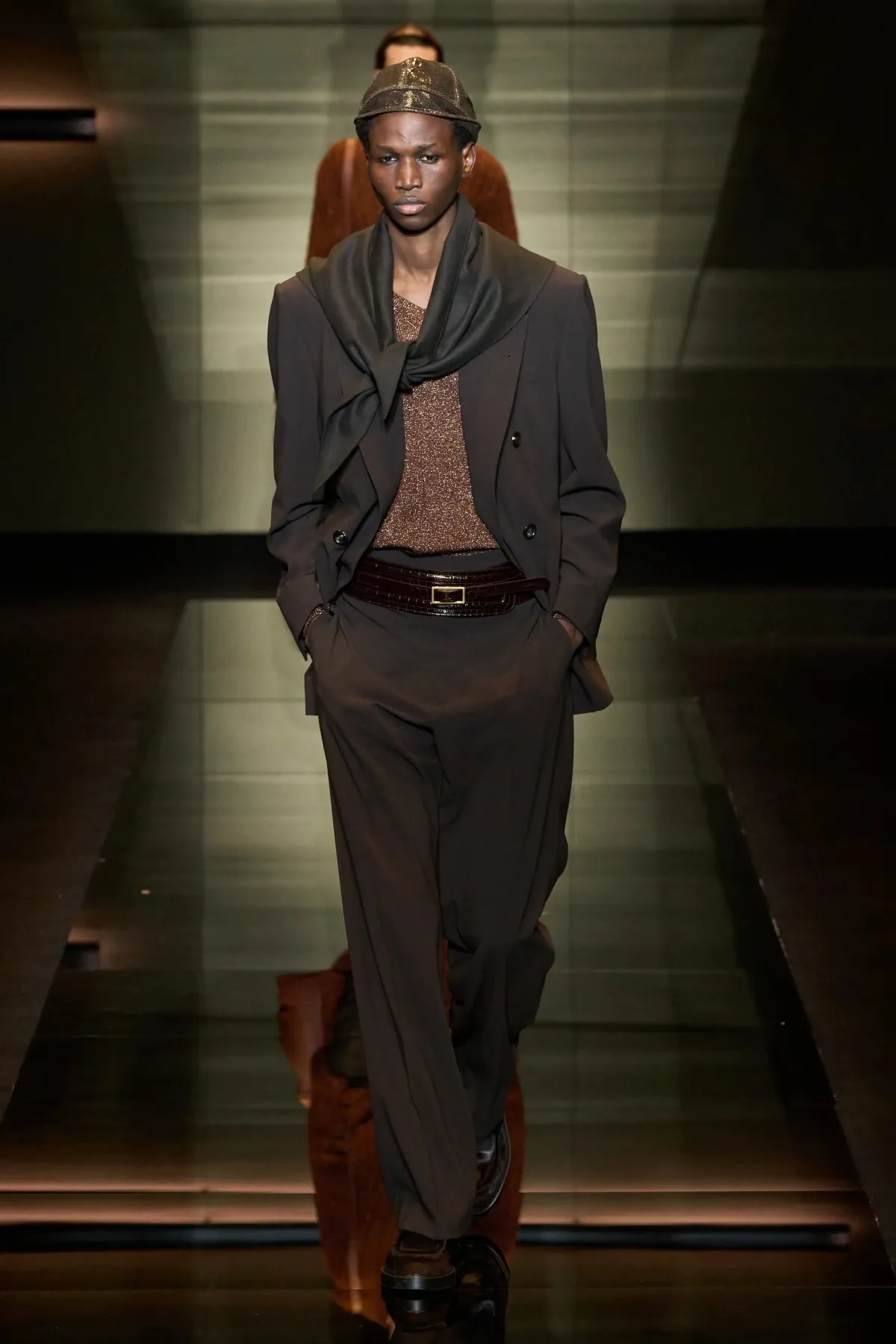 Emporio Armani automne 2025 : une séduisante fusion d'élégance bohème et de sophistication urbaine