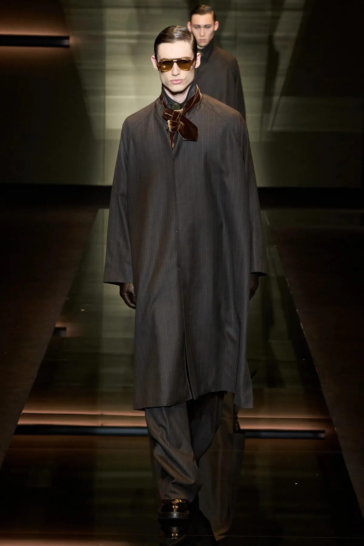 Emporio Armani automne 2025 : une séduisante fusion d'élégance bohème et de sophistication urbaine