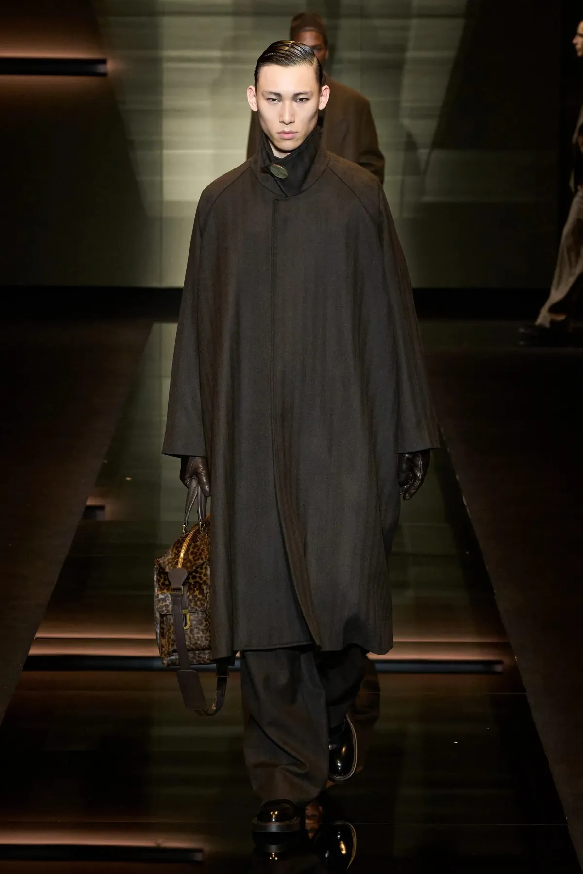 Emporio Armani automne 2025 : une séduisante fusion d'élégance bohème et de sophistication urbaine