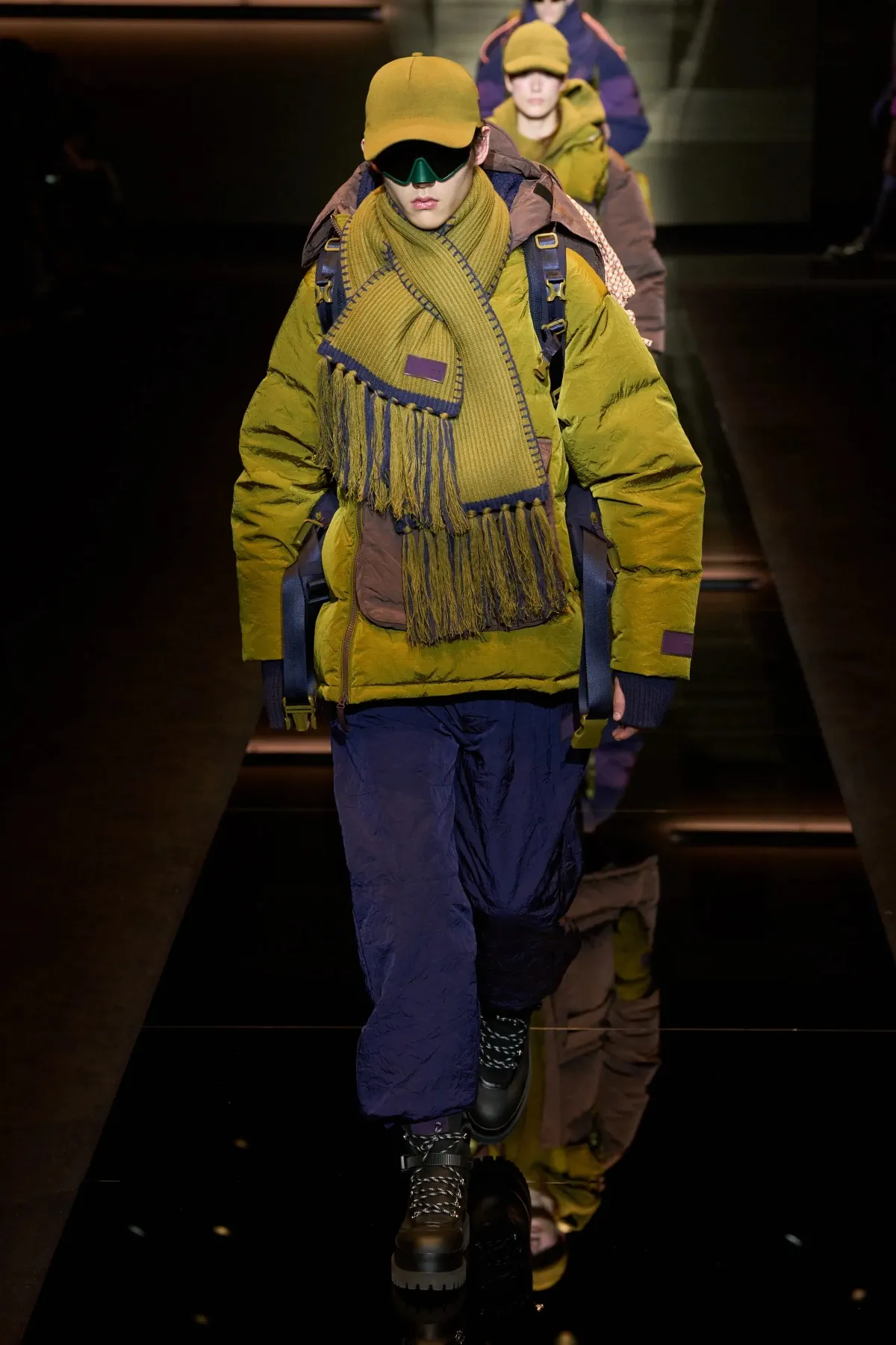 Emporio Armani automne 2025 : une séduisante fusion d'élégance bohème et de sophistication urbaine