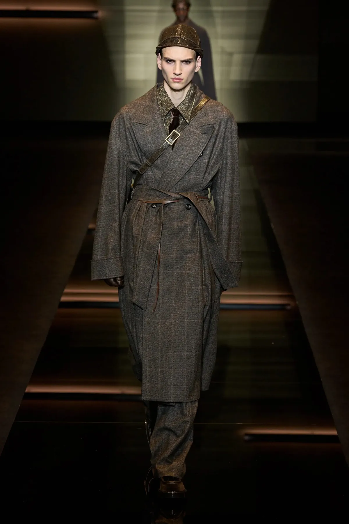 Emporio Armani automne 2025 : une séduisante fusion d'élégance bohème et de sophistication urbaine