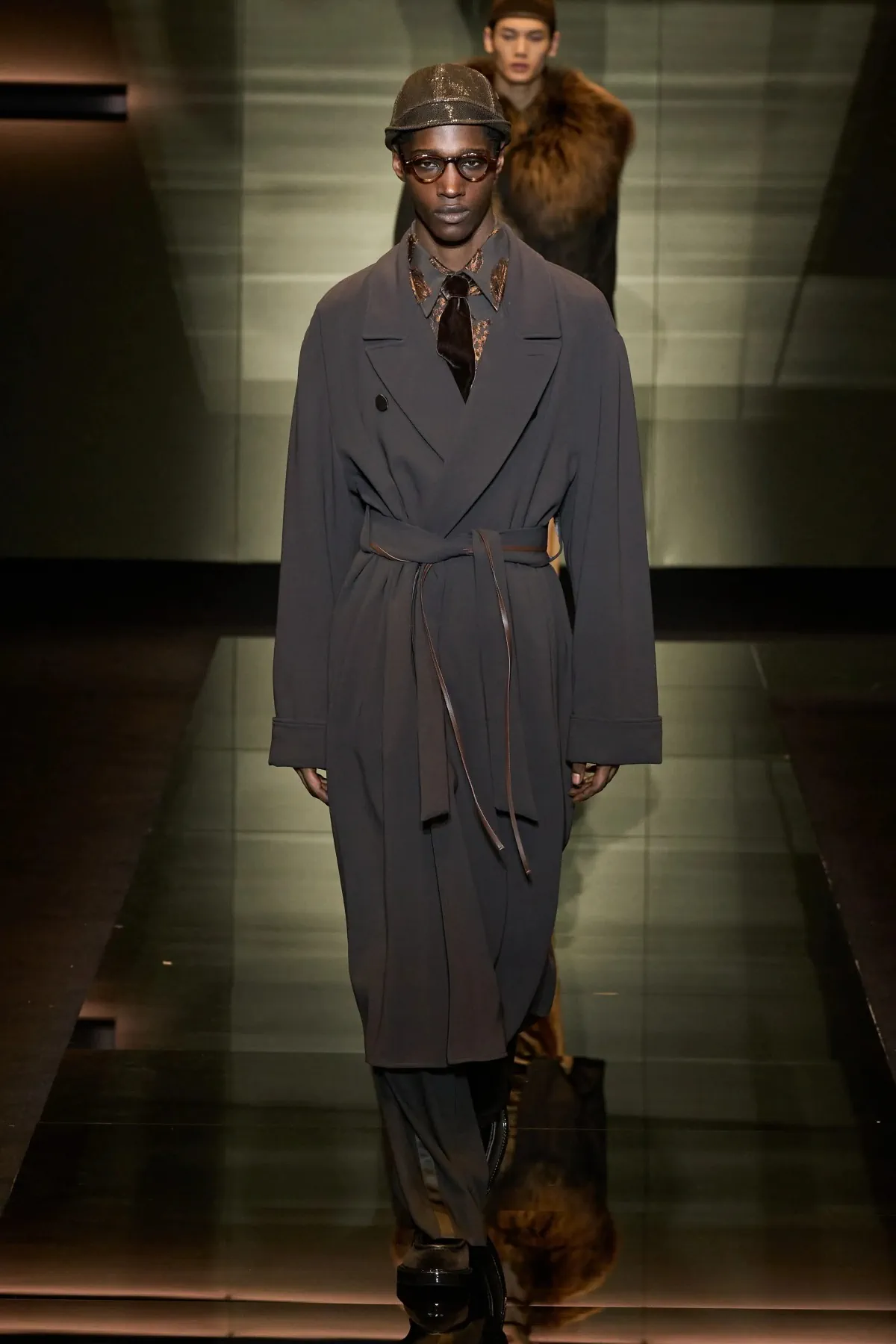 Emporio Armani automne 2025 : une séduisante fusion d'élégance bohème et de sophistication urbaine