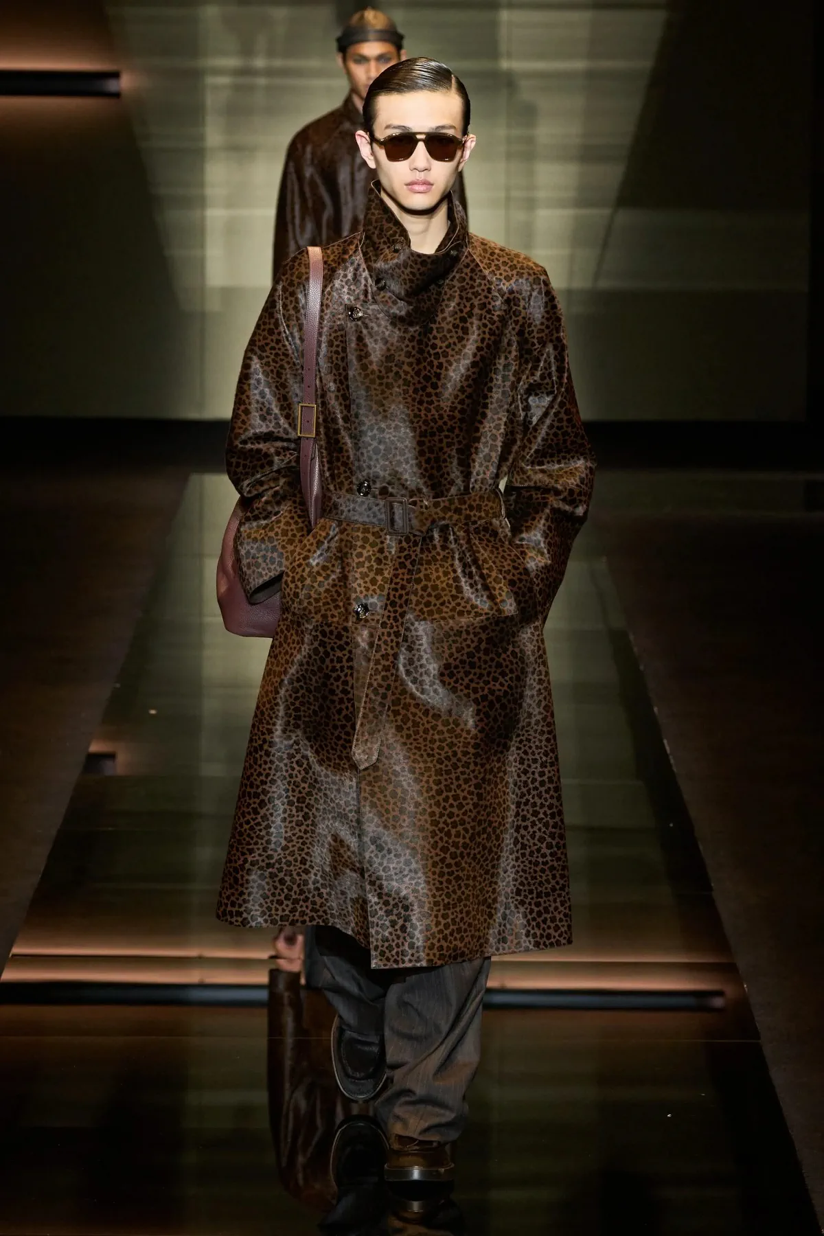 Emporio Armani automne 2025 : une séduisante fusion d'élégance bohème et de sophistication urbaine