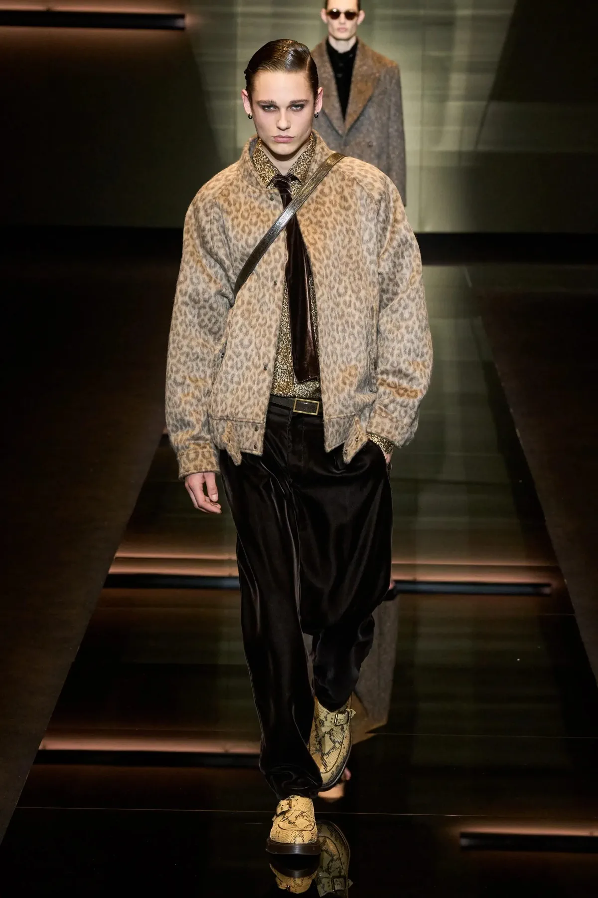 Emporio Armani automne 2025 : une séduisante fusion d'élégance bohème et de sophistication urbaine