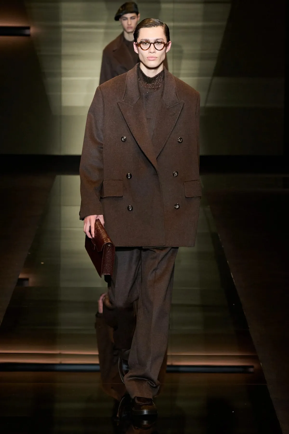 Emporio Armani automne 2025 : une séduisante fusion d'élégance bohème et de sophistication urbaine