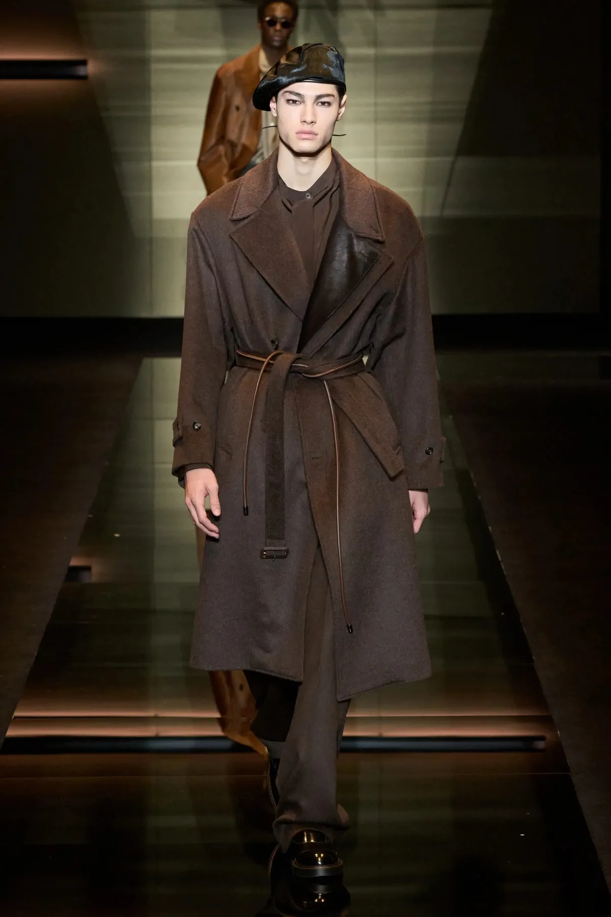 Emporio Armani automne 2025 : une séduisante fusion d'élégance bohème et de sophistication urbaine