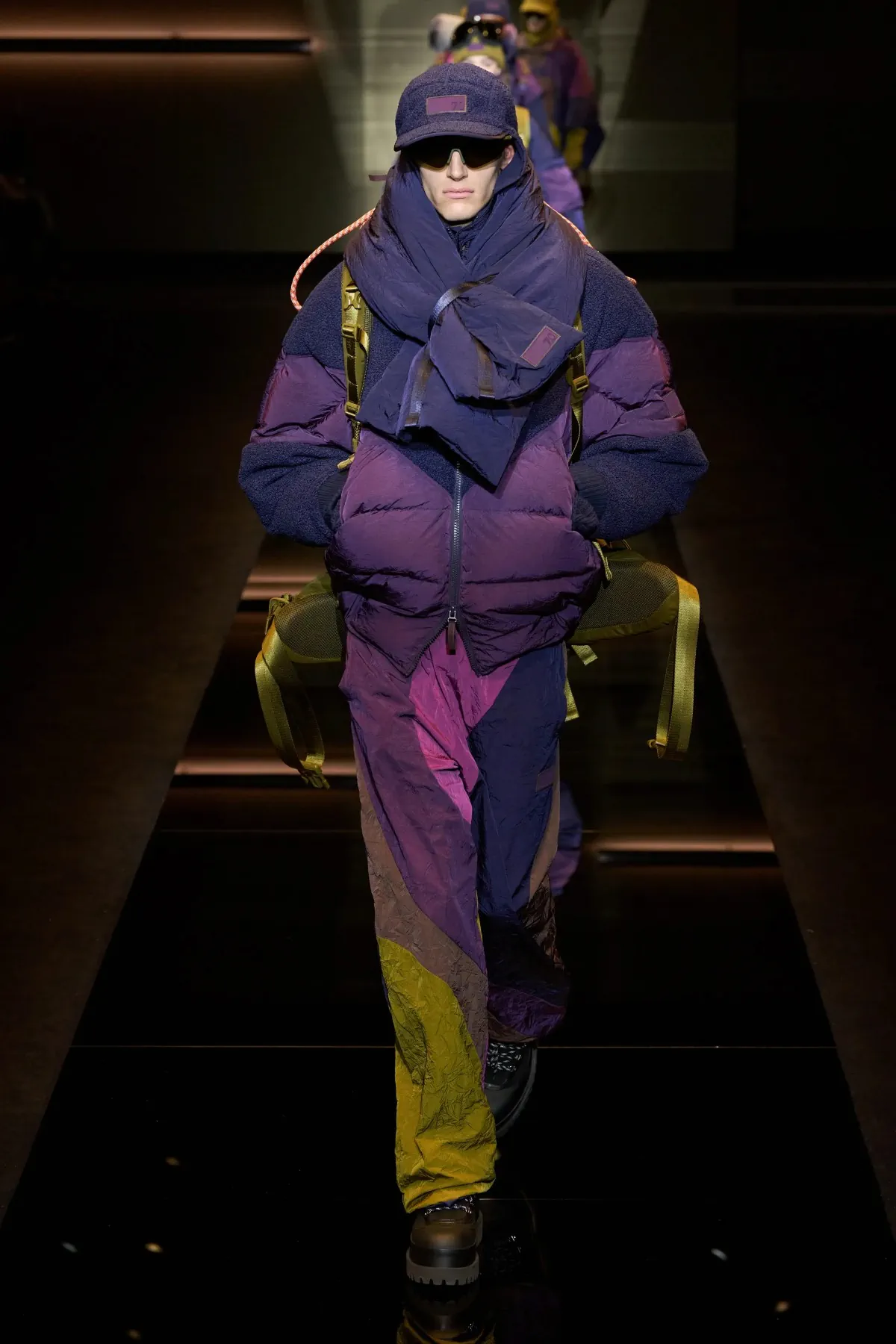 Emporio Armani automne 2025 : une séduisante fusion d'élégance bohème et de sophistication urbaine
