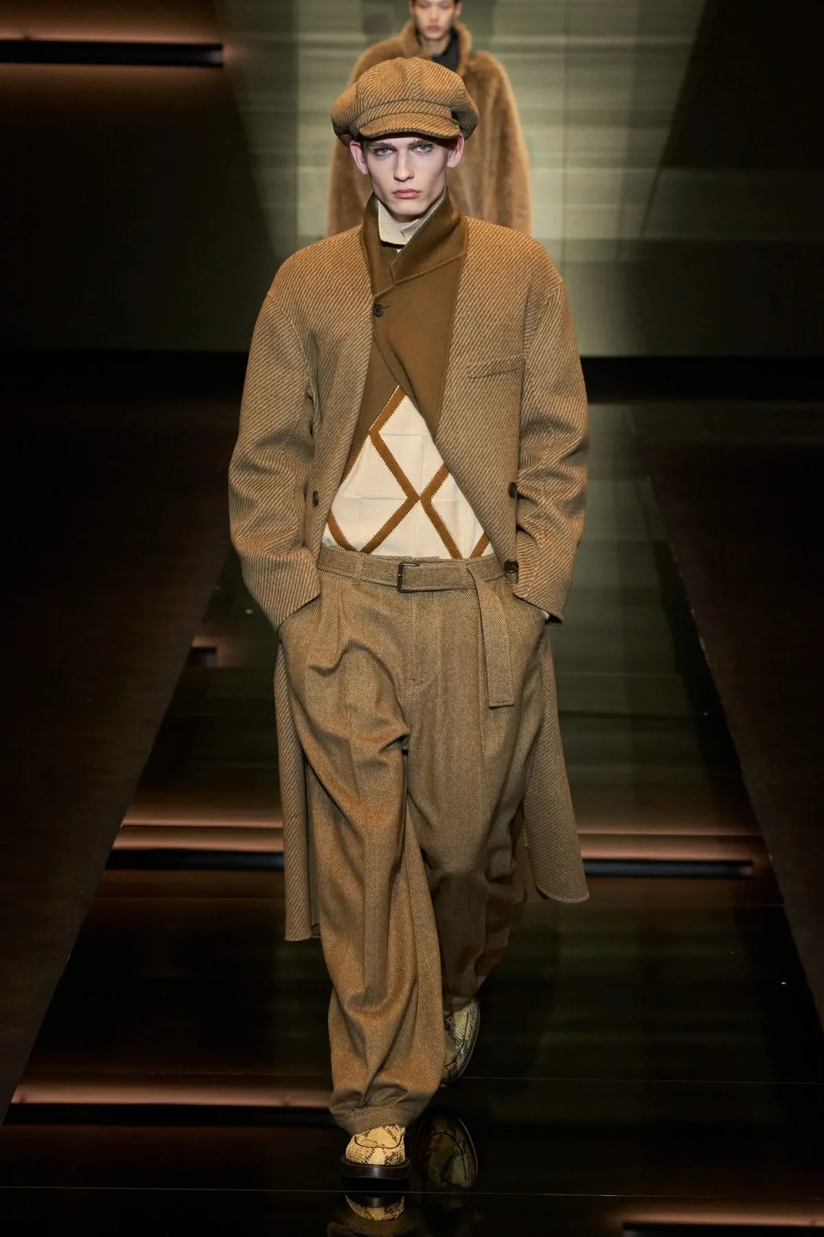 Emporio Armani automne 2025 : une séduisante fusion d'élégance bohème et de sophistication urbaine