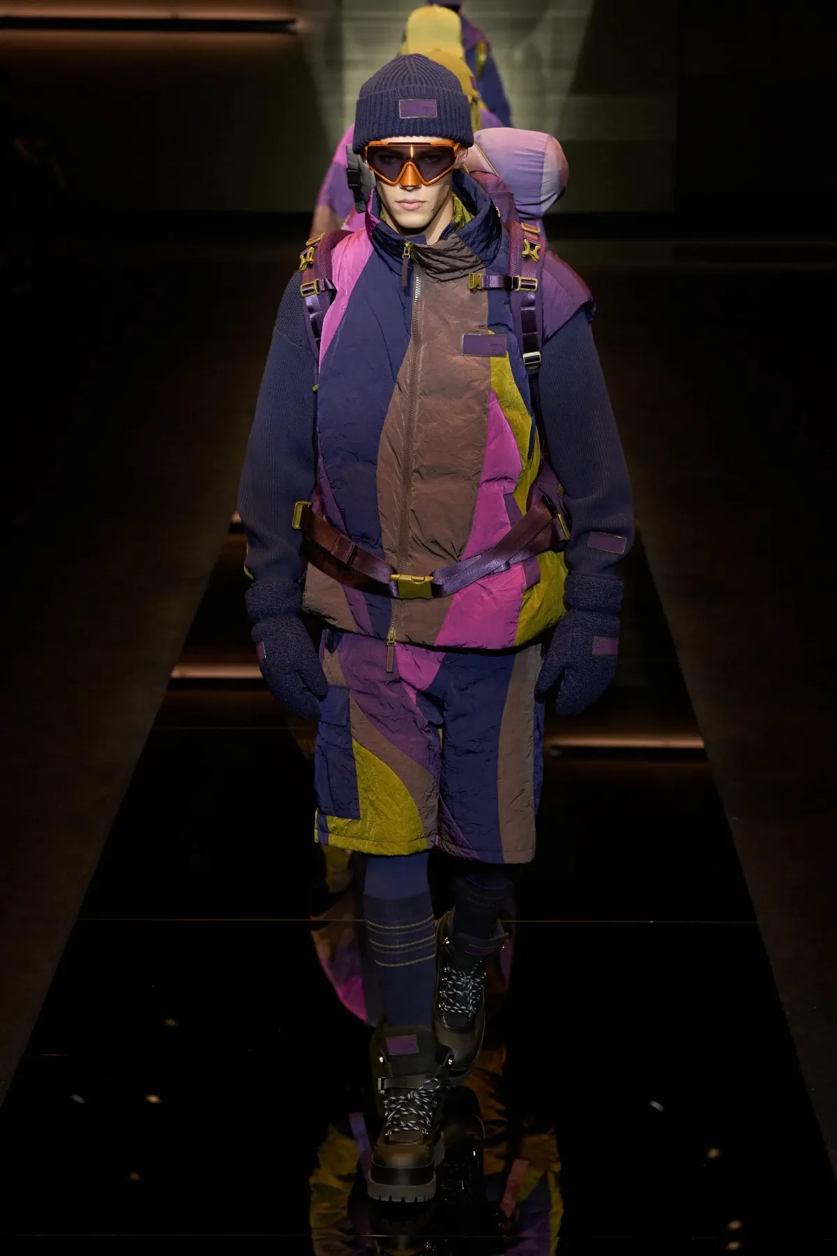 Emporio Armani automne 2025 : une séduisante fusion d'élégance bohème et de sophistication urbaine