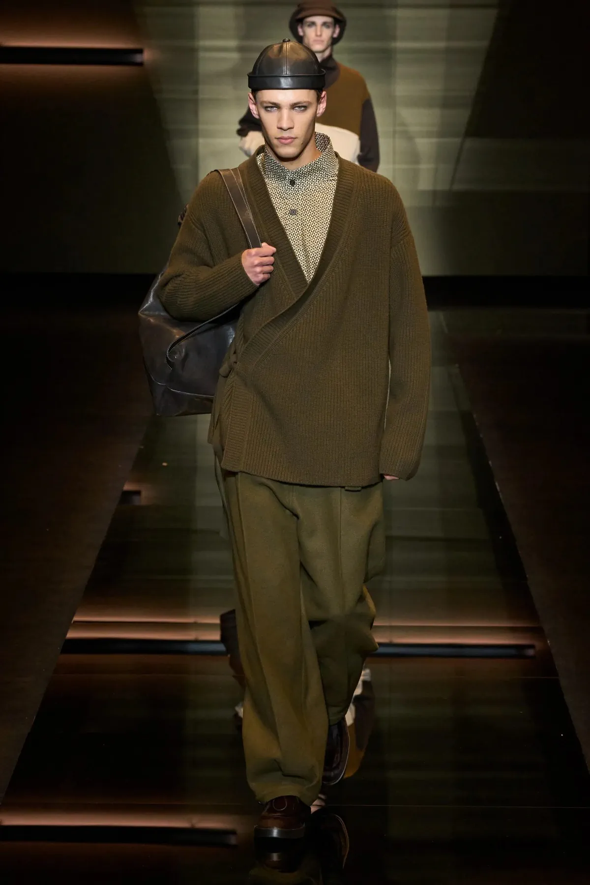 Emporio Armani automne 2025 : une séduisante fusion d'élégance bohème et de sophistication urbaine