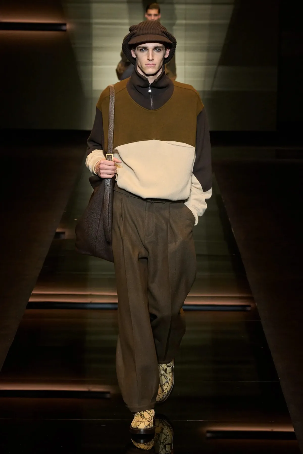 Emporio Armani automne 2025 : une séduisante fusion d'élégance bohème et de sophistication urbaine
