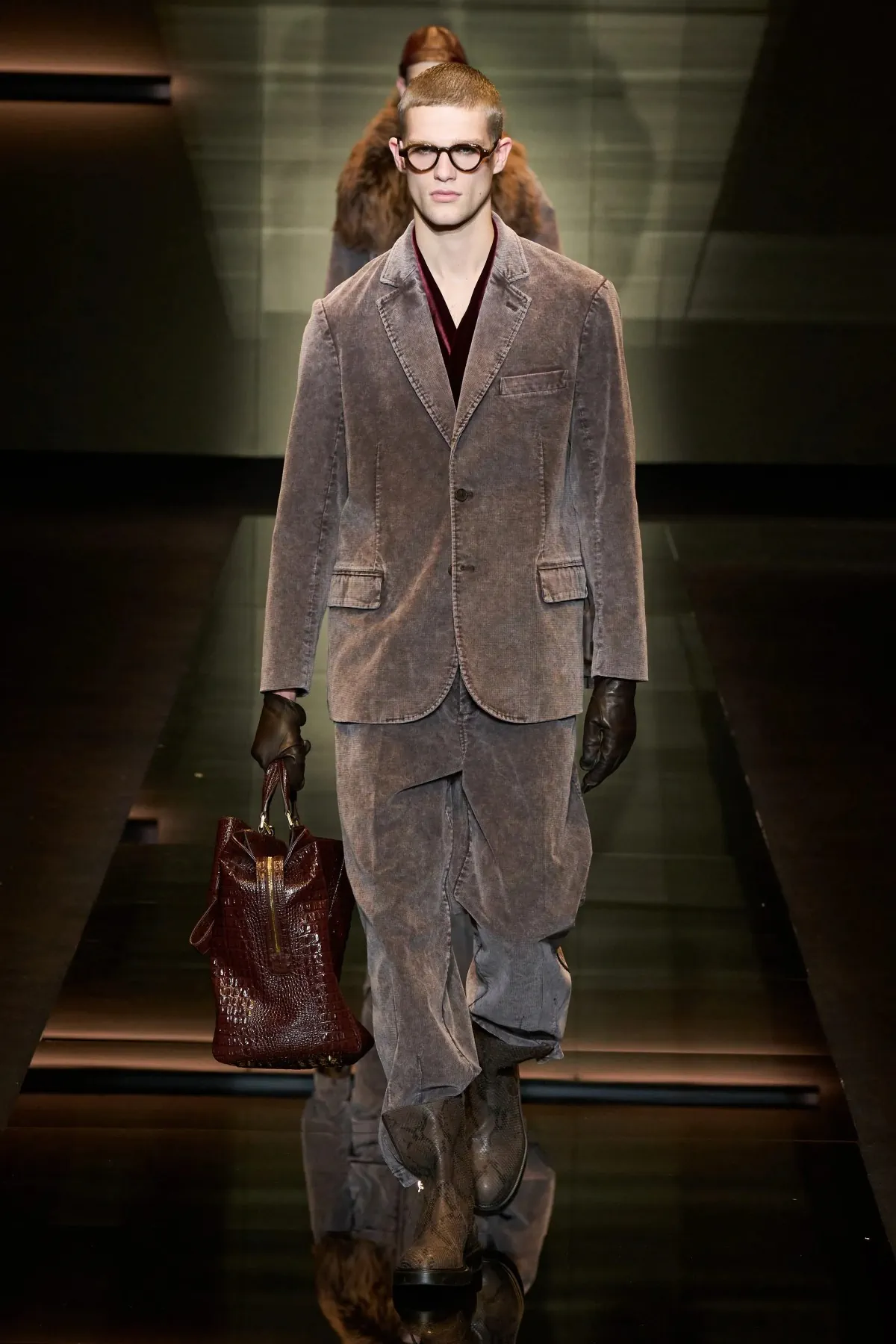 Emporio Armani automne 2025 : une séduisante fusion d'élégance bohème et de sophistication urbaine