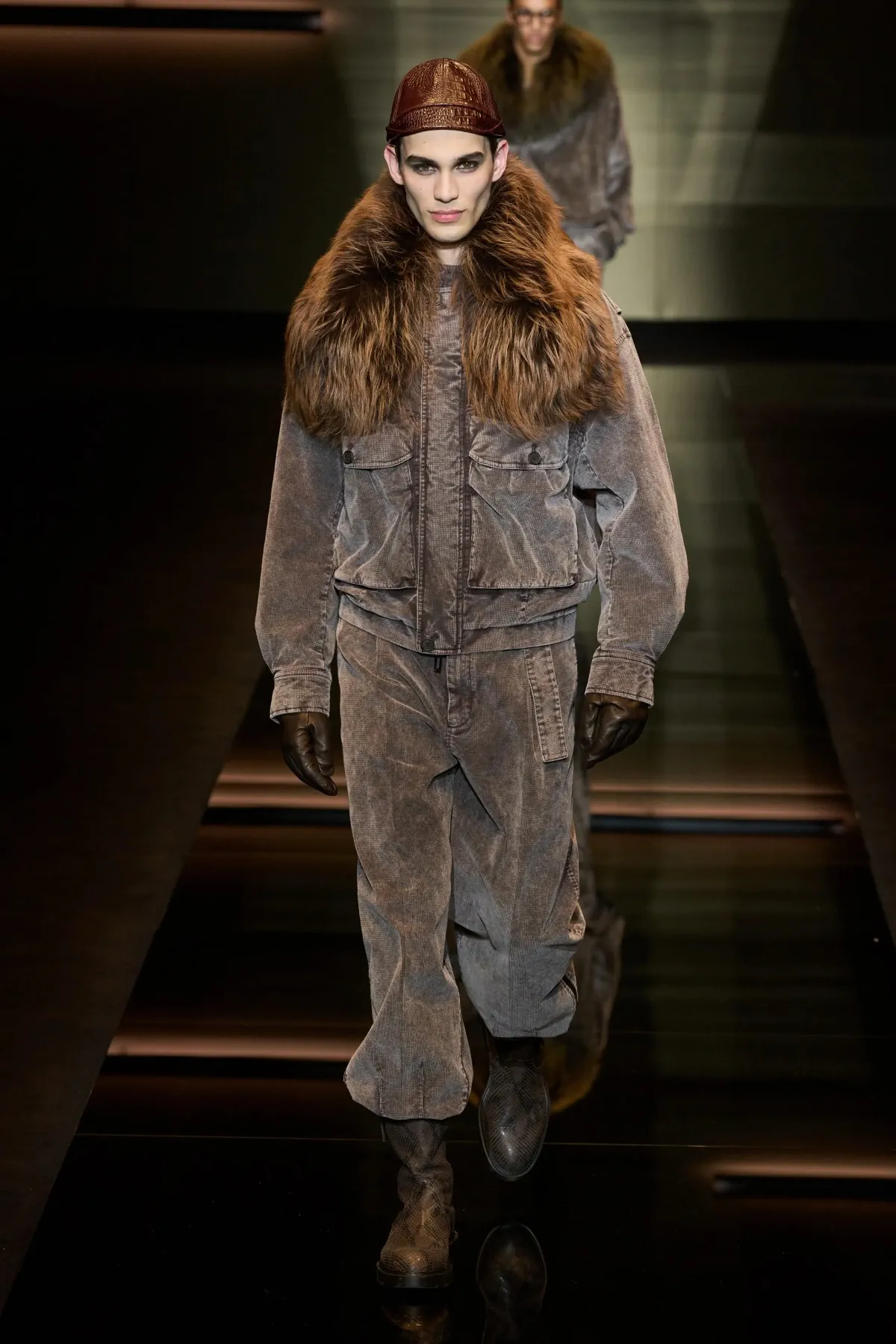 Emporio Armani automne 2025 : une séduisante fusion d'élégance bohème et de sophistication urbaine