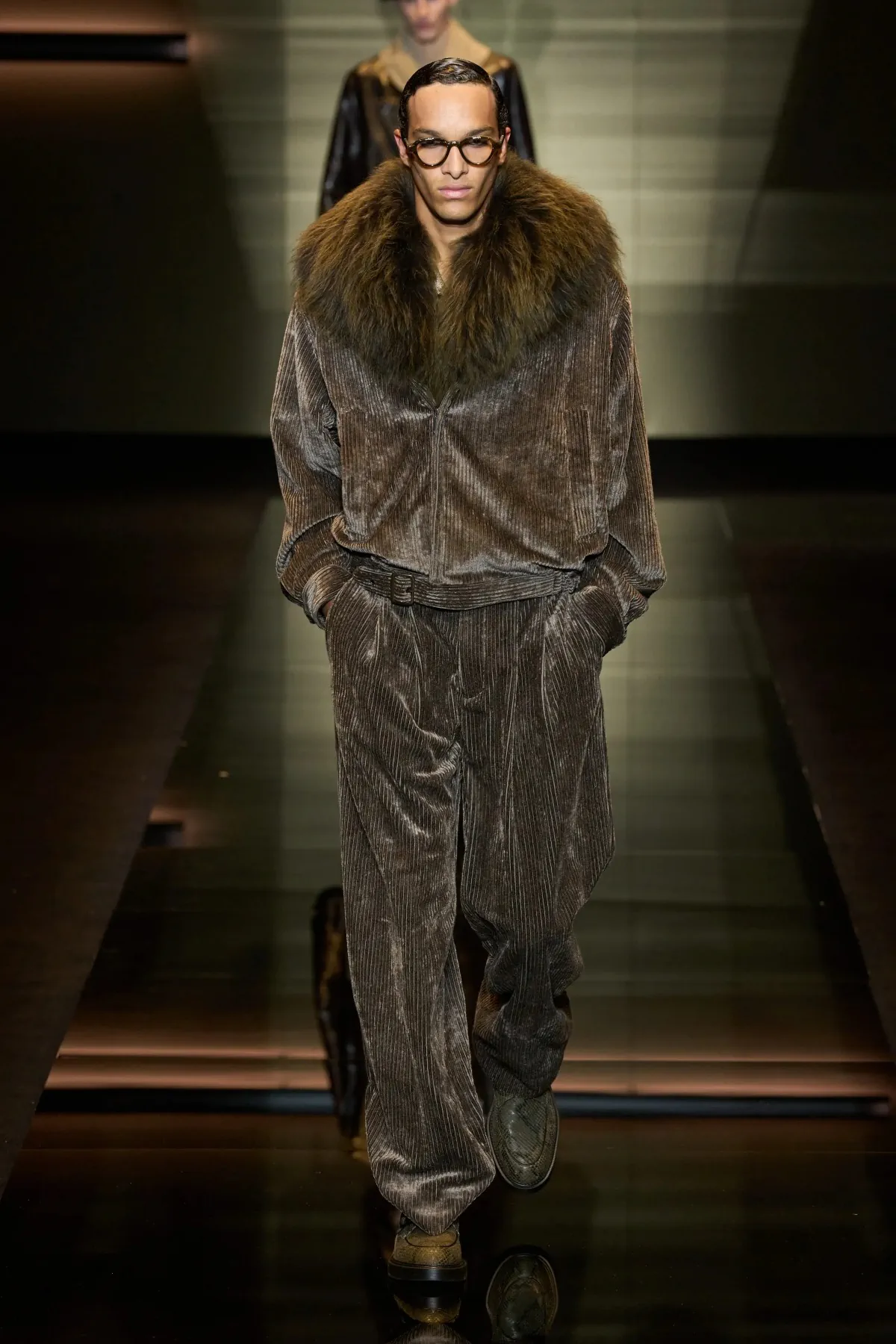 Emporio Armani automne 2025 : une séduisante fusion d'élégance bohème et de sophistication urbaine