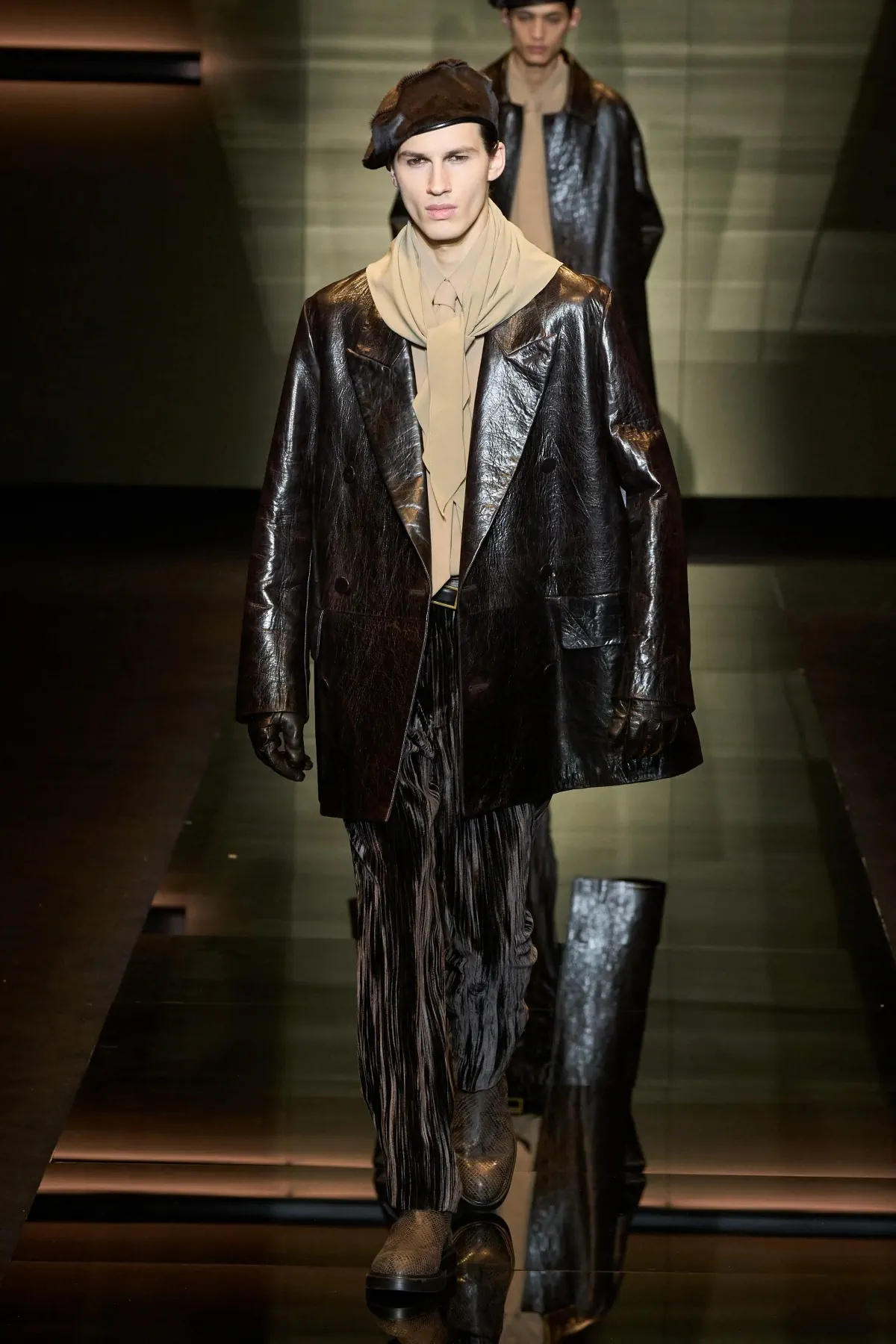 Emporio Armani automne 2025 : une séduisante fusion d'élégance bohème et de sophistication urbaine